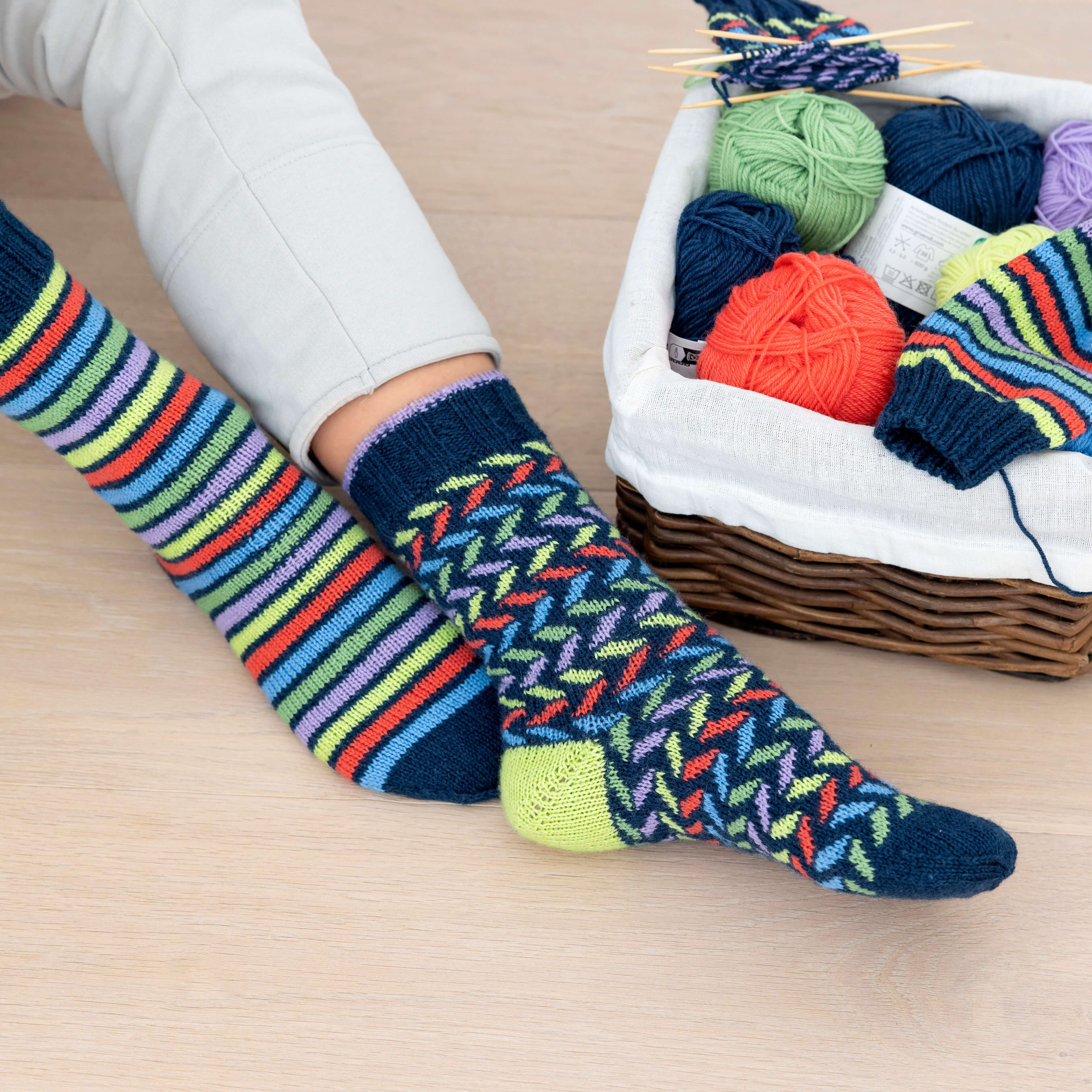 Gründl Hot Socks Merino Sockenwolle 4fädig einfarbig Häkelwolle, 210,00 m (50g Sockengarn 4fach uni, Strumpfwolle 4-fädig / 4-fach mit Merinowolle), 75% Wolle, 25% Polymaid