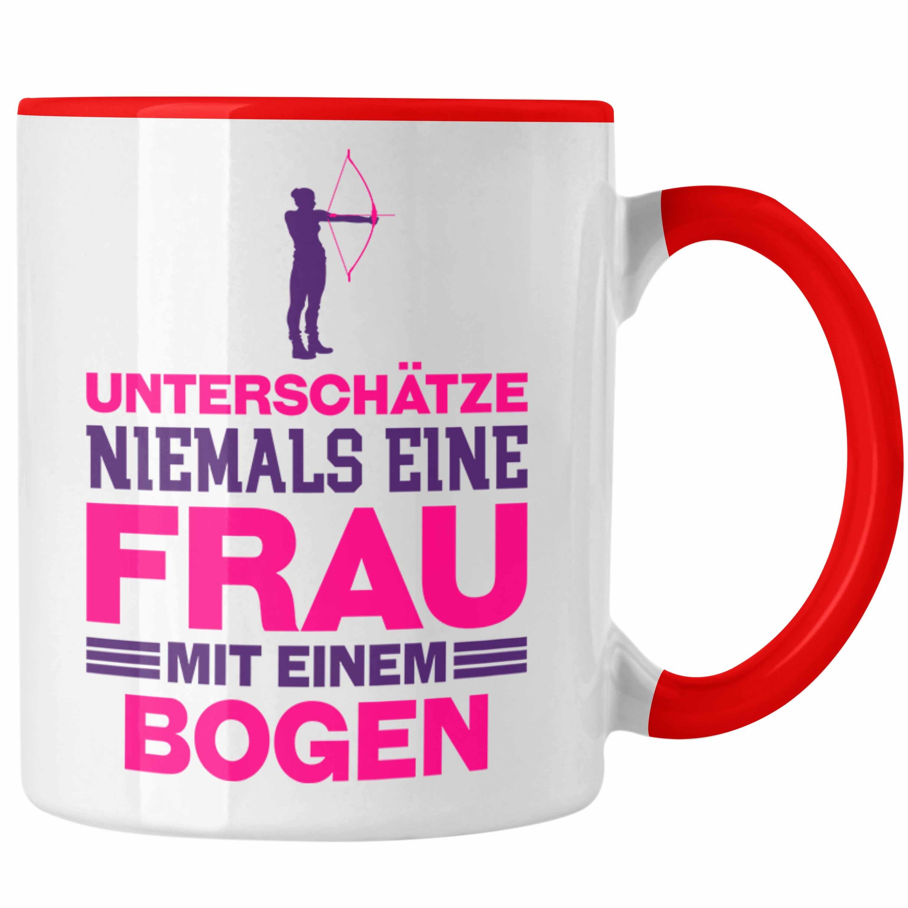 Trendation Tasse Trendation - Bogenschießen Frau Tasse Geschenk Pfeil und Bogen Kaffeetasse für Frauen Unterschätze Niemals Eine Frau Rot