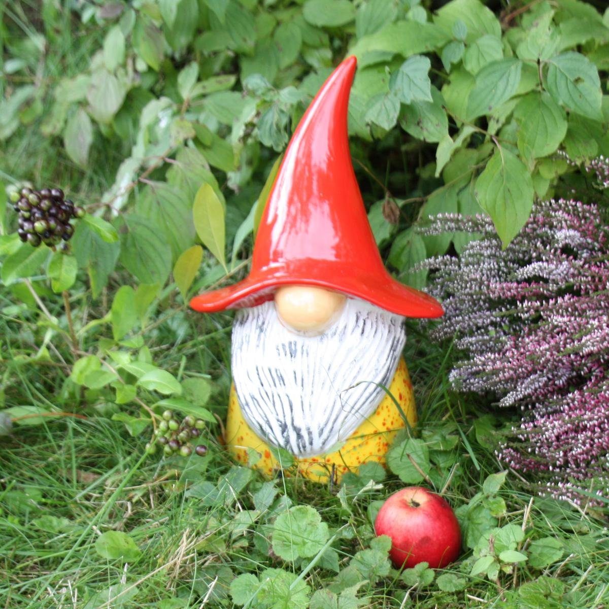 Tangoo Gartenfigur Tangoo Keramik-Wichtel gelb gesprenkelt mit roter Mütze ca 30 cm H, (Stück)