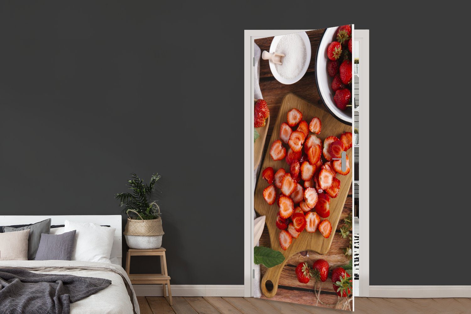 für MuchoWow (1 Türtapete Fototapete bedruckt, 75x205 St), cm Schneidebrett, Türaufkleber, Tür, auf Matt, einem Erdbeeren