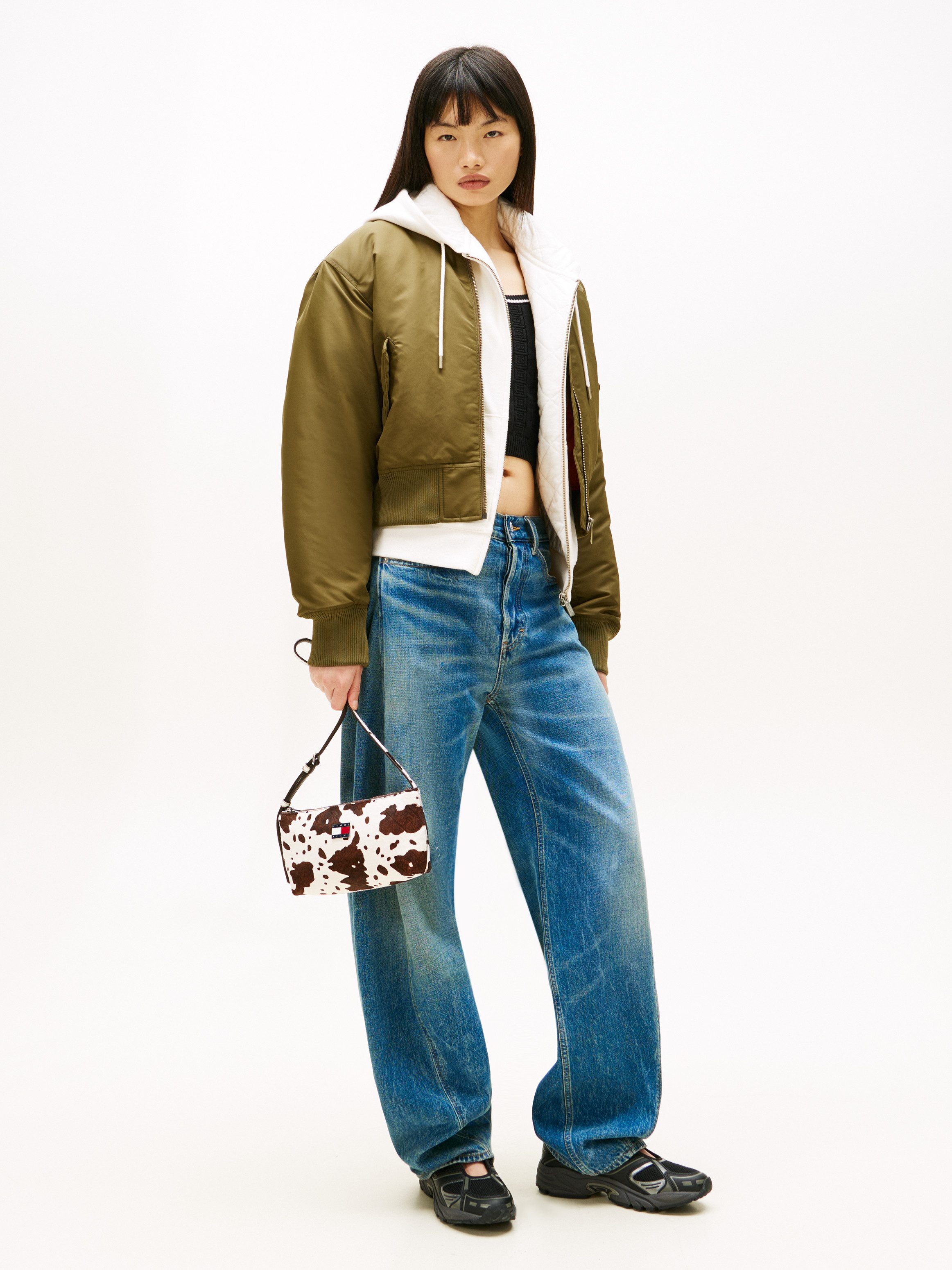 Tommy Jeans Schultertasche TJW MUST COW SHOULDER BAG, Damen Tragetasche, Umhängetasche in modischem Kuh-Print