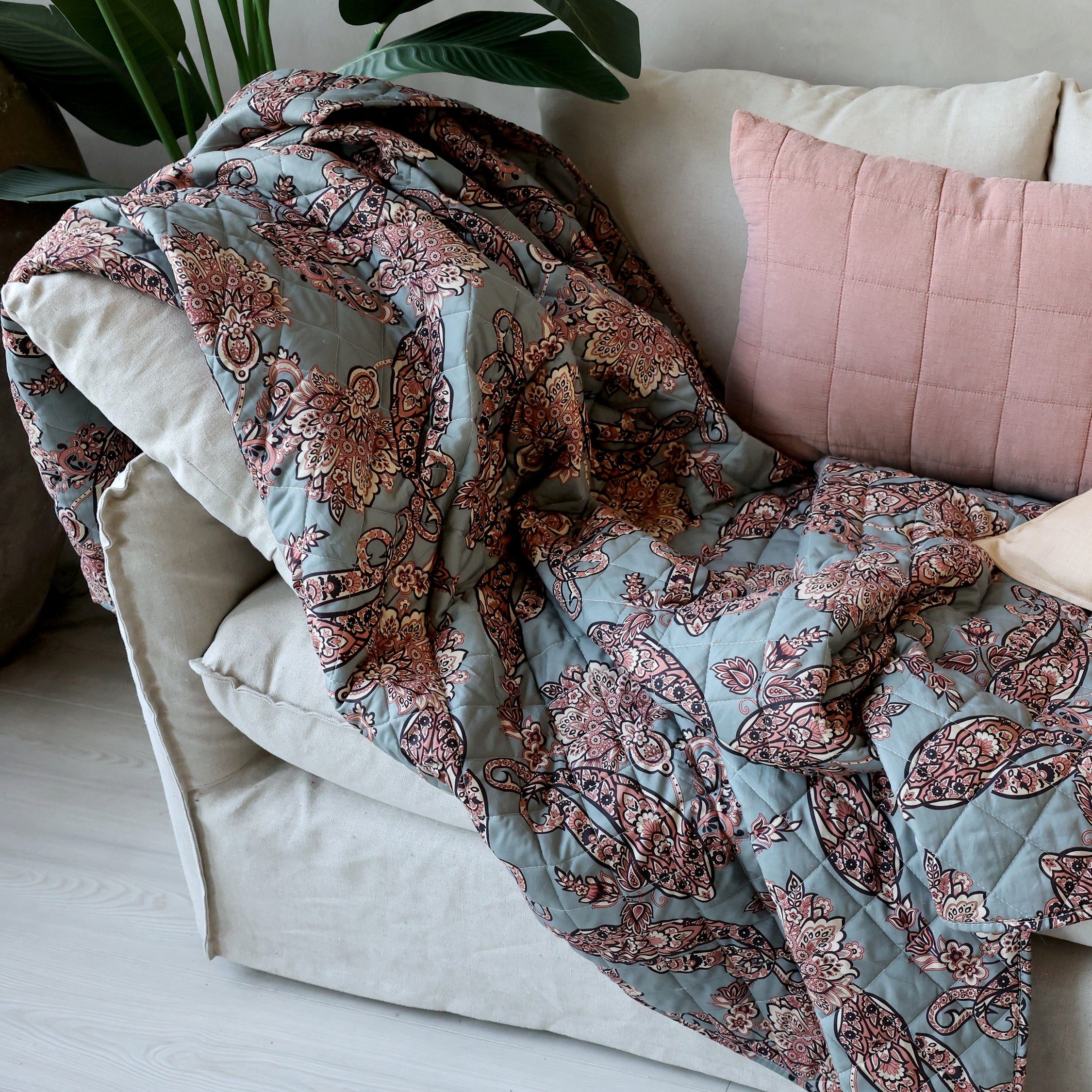 Chic Antique Tagesdecke Chic Antique Aix Quilt mit Paisley Motiv Opal/Taube