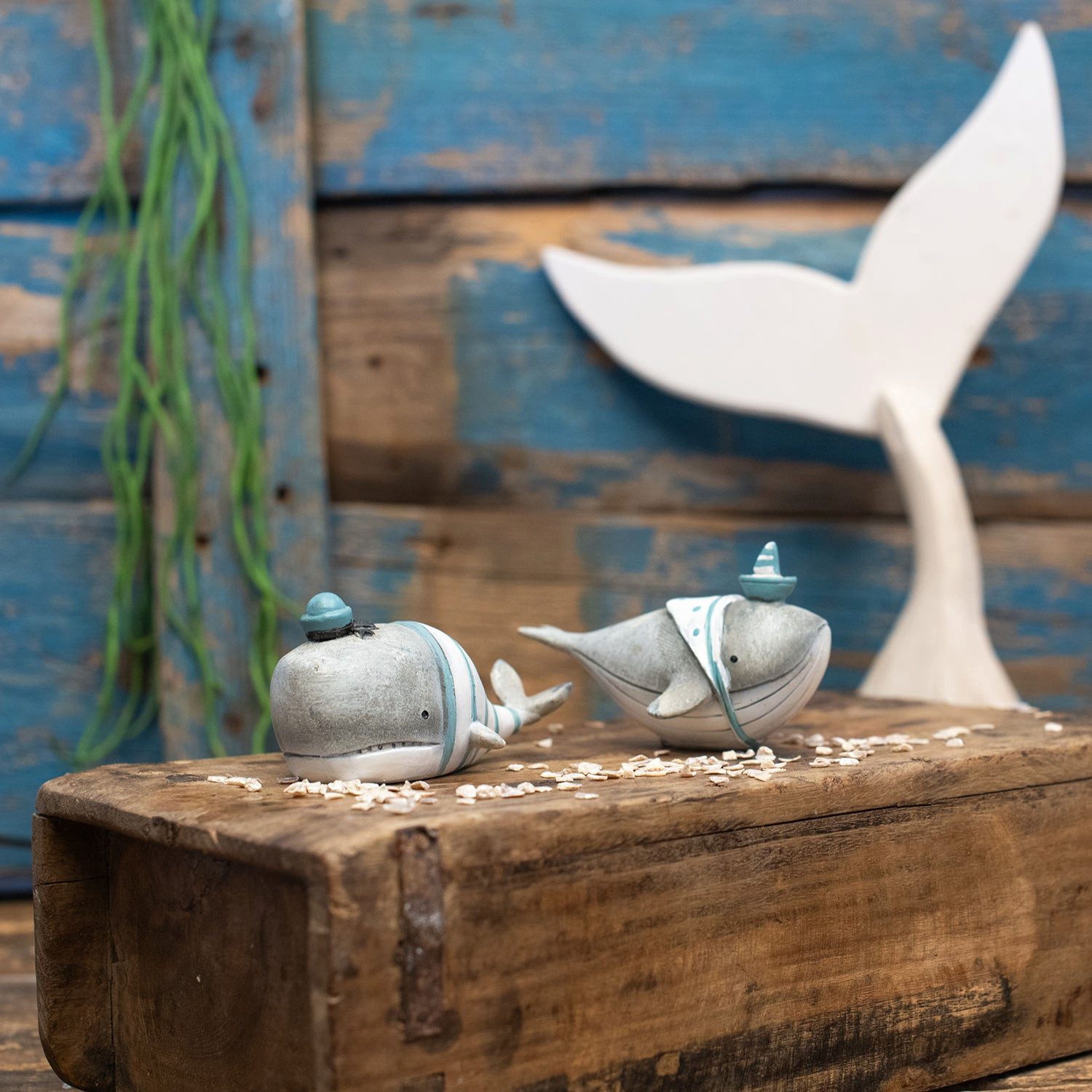 Logbuch-Verlag Dekofigur Deko Wale 2er-Set aus Poly 10 cm blau – Maritime Figuren zum