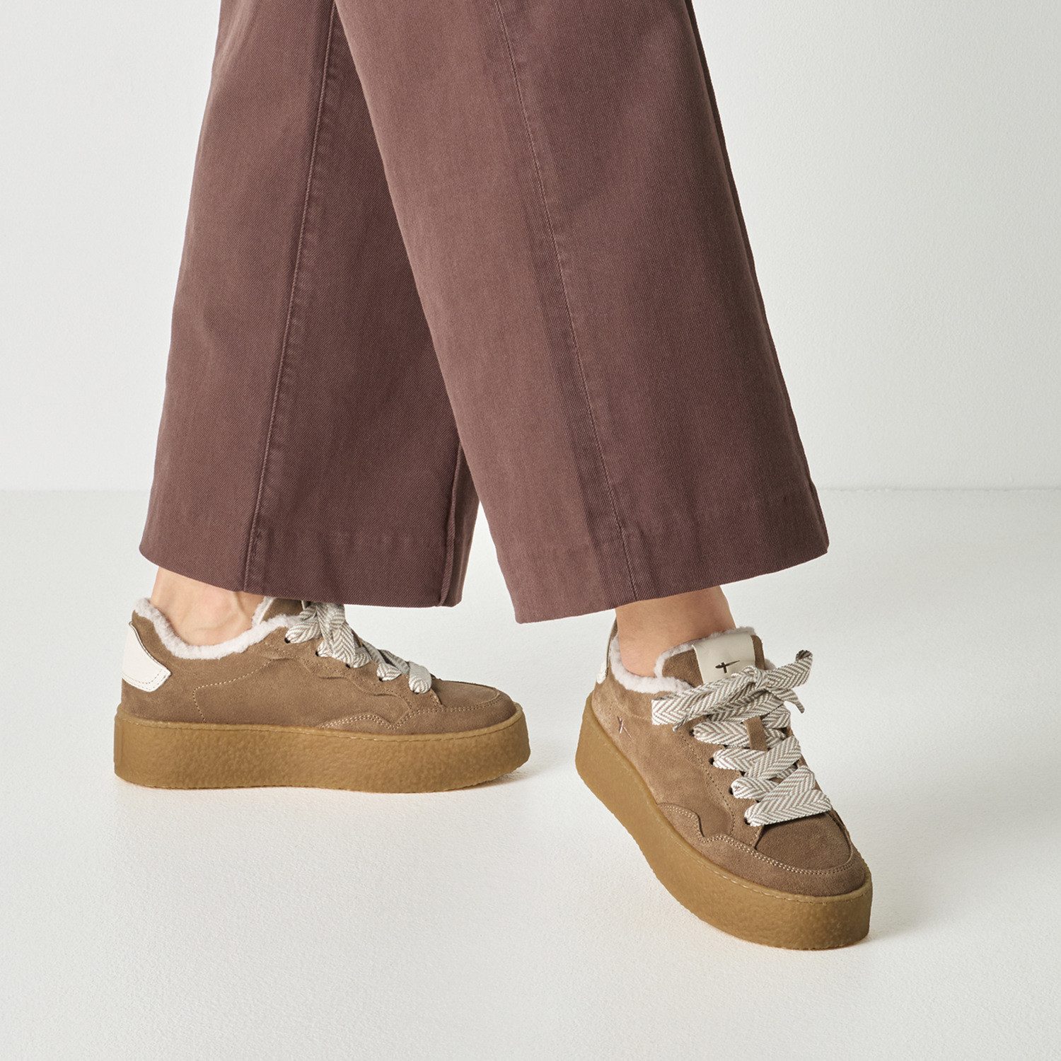 Tamaris Plateausneaker Freizeitschuh, Halbschuh, Schnürschuh mit Ziernähten