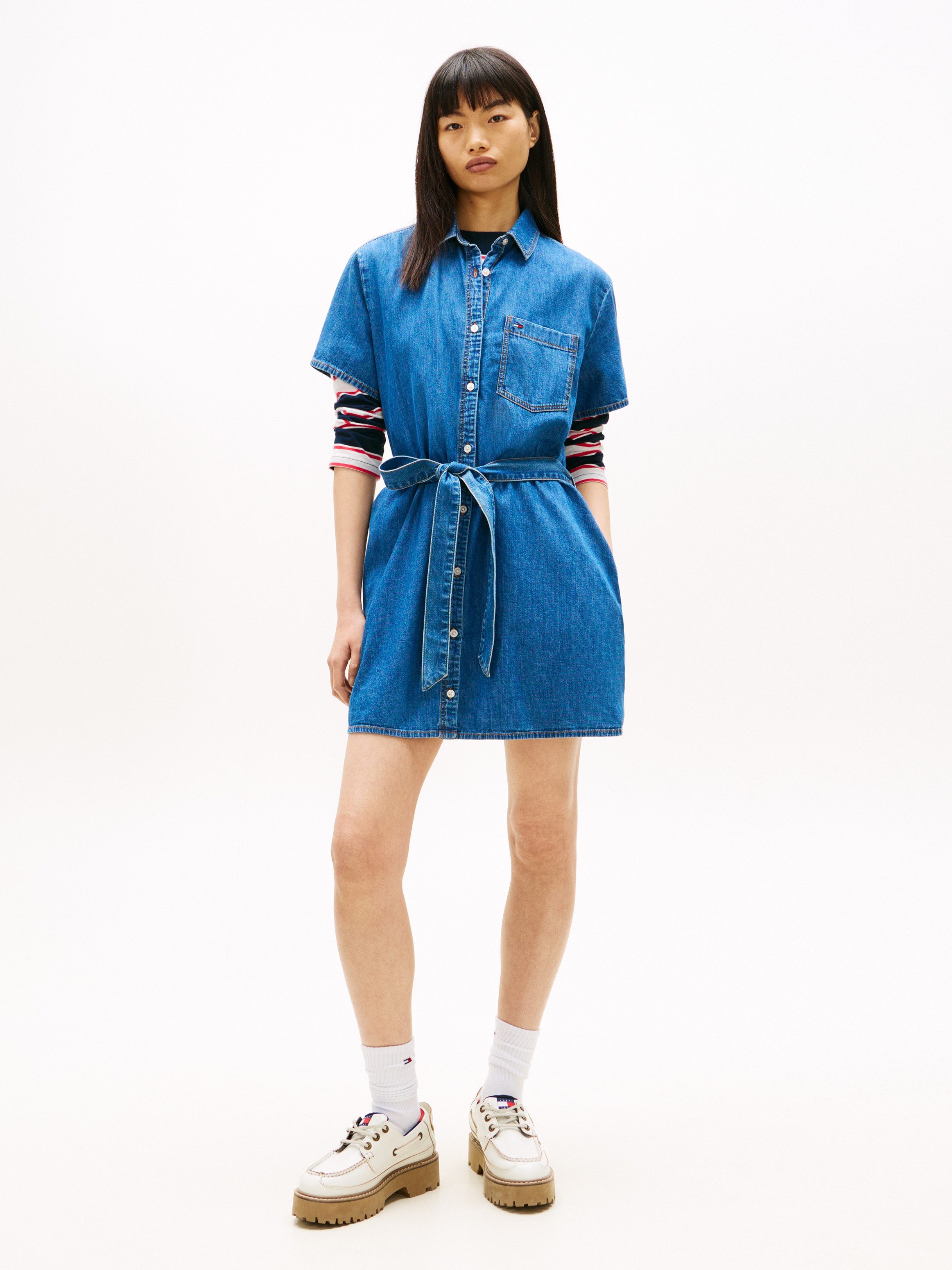 Tommy Jeans Jeanskleid TJW SHIRT MINI CHAMBRAY DRESS mit Taillengürtel, Regular Fit