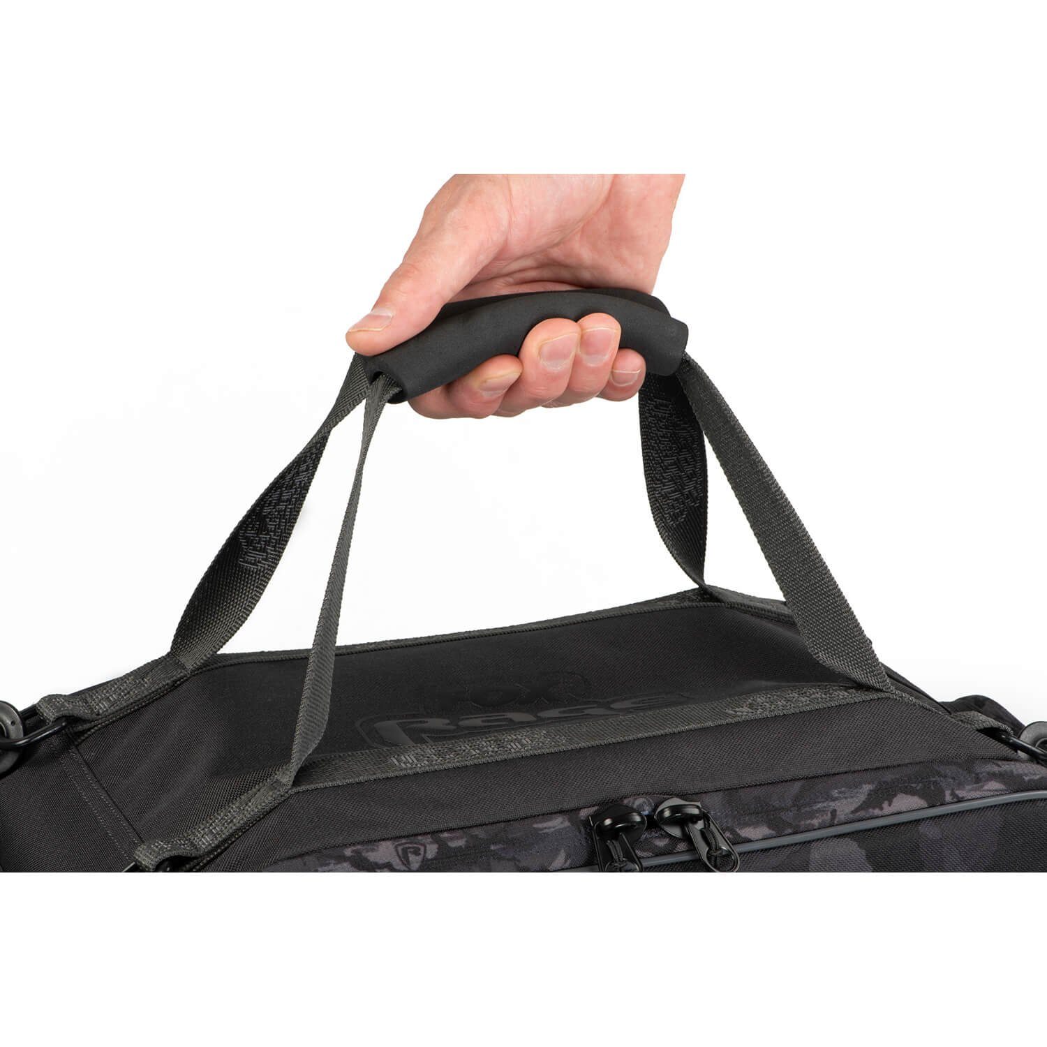 Fox Rage Umhängetasche Fox Rage Voyager Camo Large Stacker Umhängetasche, Hochrobuste Camo-Tarnreißverschlüsse, 3D-gepolsterter Schultertragegurt, EVA-Handtragegriff oben, EVA-Taschenbasis, Tasche auf der Rückseite für Zubehör wie zum Beispiel Werkzeuge, Klettgesicherte Halterung für Zangen, Herausziehbarer Regenschutz
