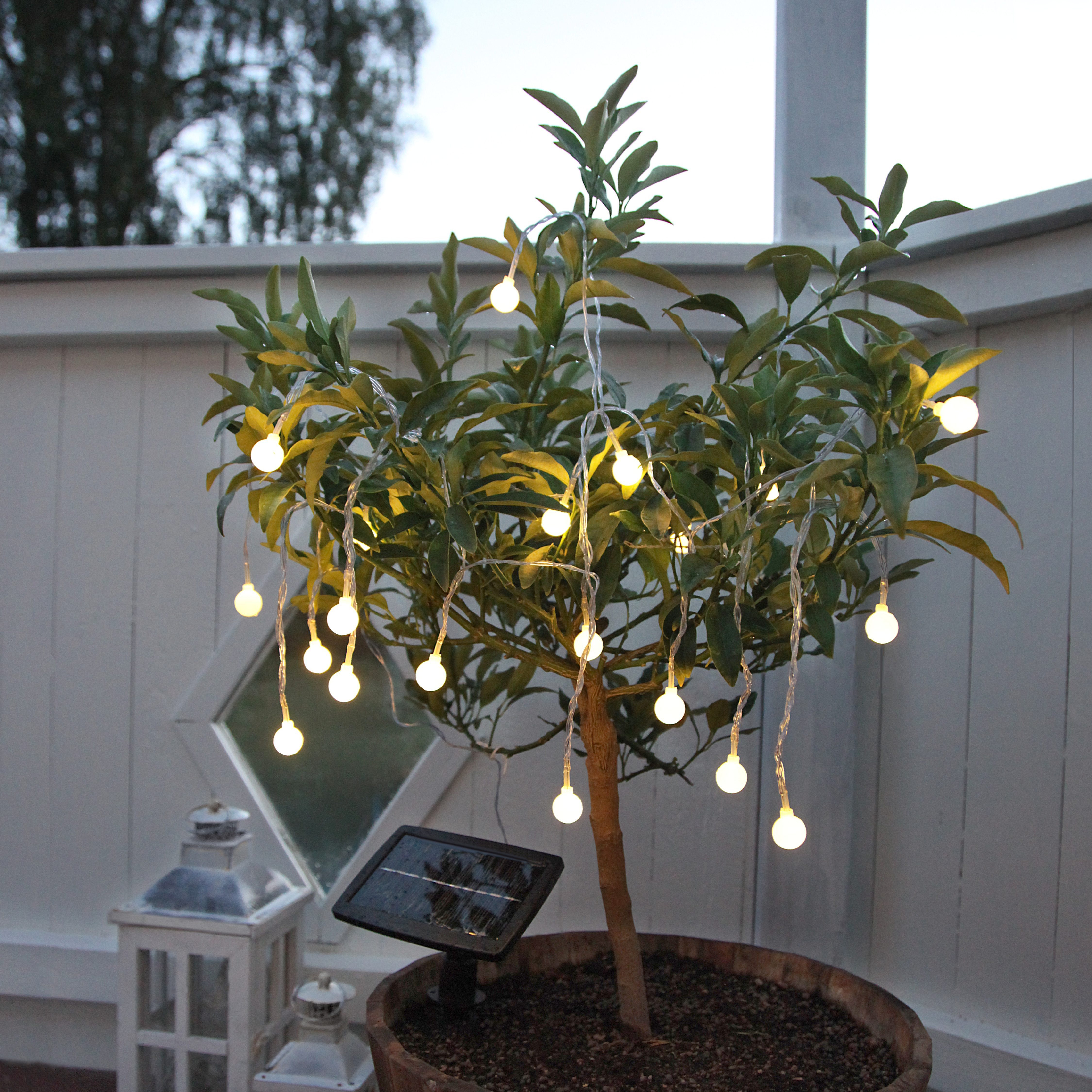 STAR TRADING LED-Lichterkette Globini, 20-flammig, mit Wintersolarpanel, inkl. Akku, outdoor, Vierfarb-Karton