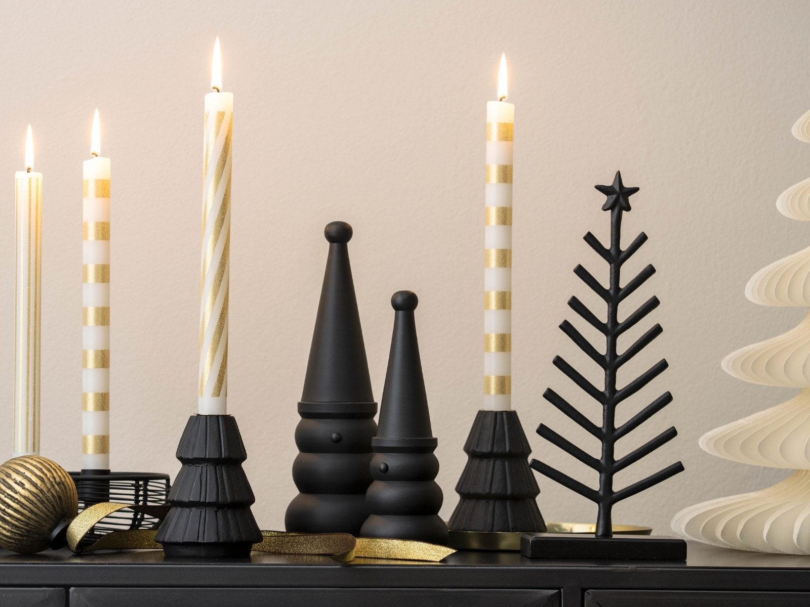 Villeroy & Boch Weihnachtsfigur Christmas Chic Schneemann schwarz 20,5cm – Bild 2 von 4