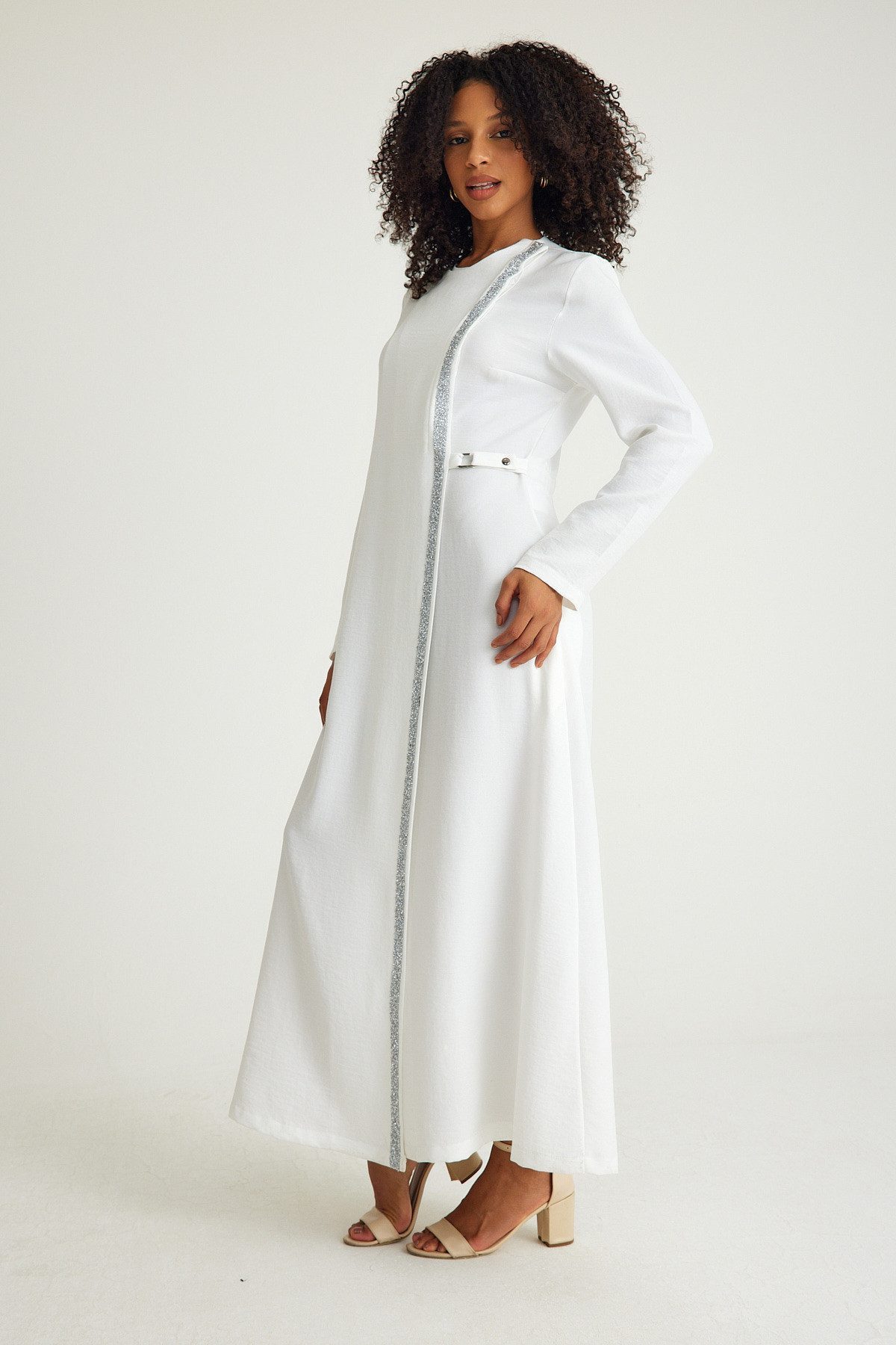 fashionshowcase Tunikakleid Abaya Kleid mit Schmuckdetails – Modest Fashion