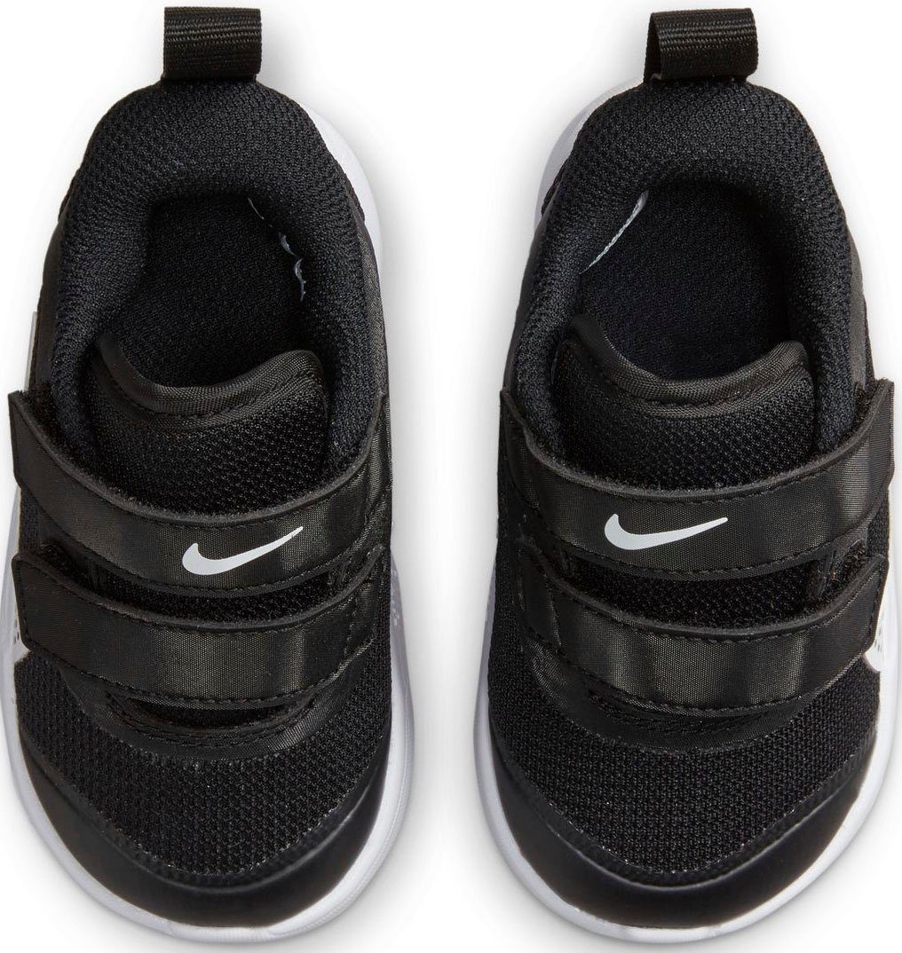 black-white Nike (TD) Omni Multi-Court Hallenschuh
