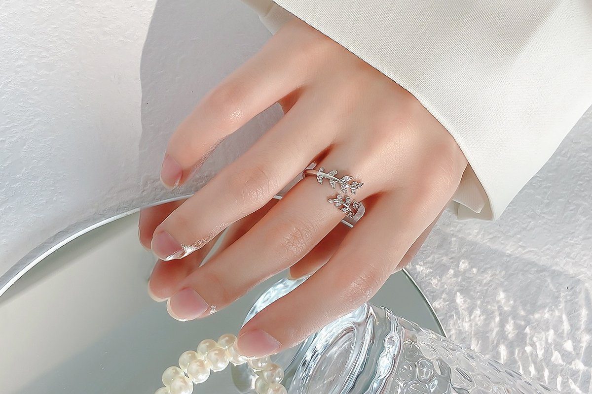 Eyecatcher Fingerring Eleganter Blätter Ring mit Zirkonia einstellbar Olivenbaumzweig, Größenverstellbar