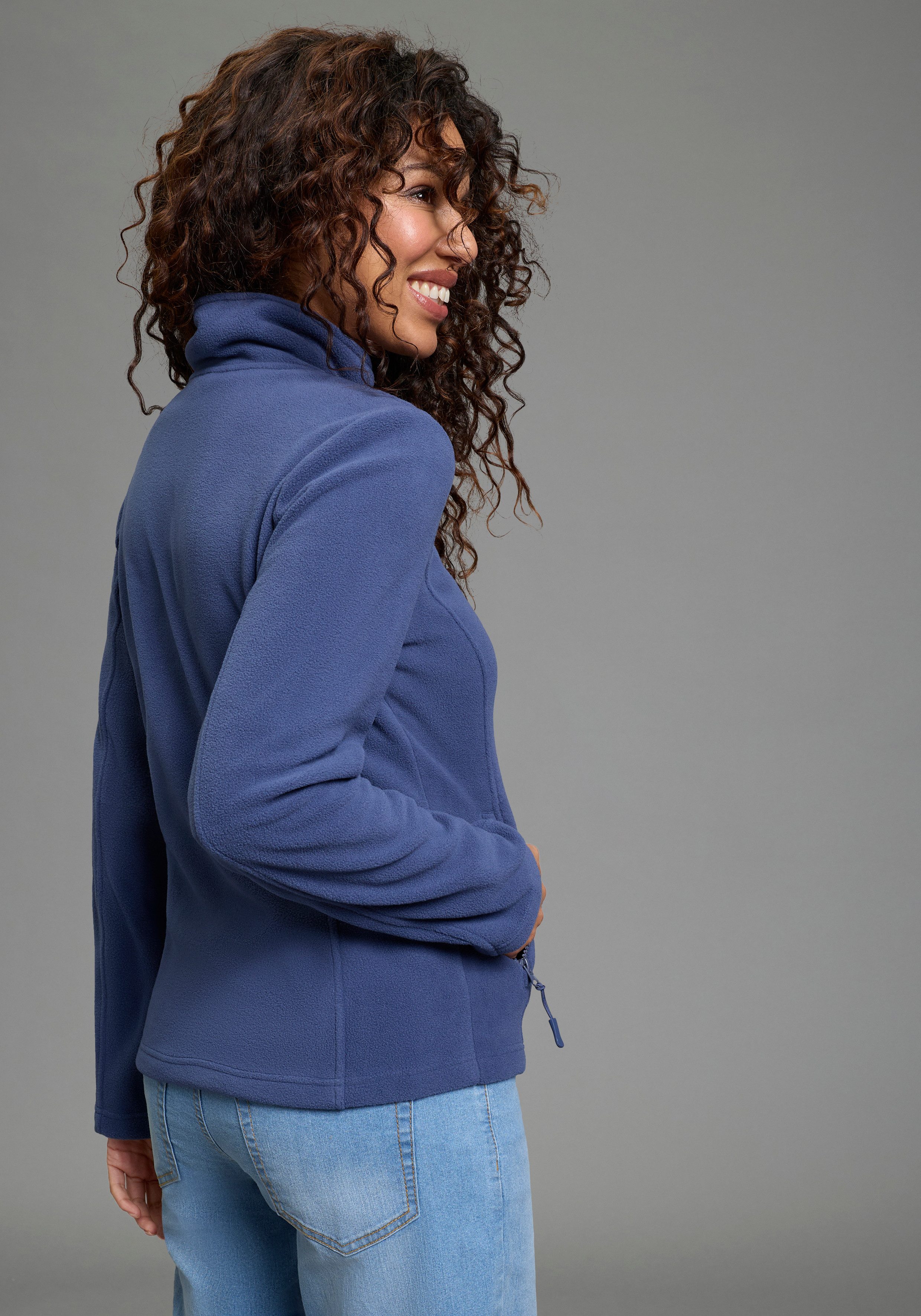 Ocean Sportswear Fleecejacke aus weichem Fleece-Material, unifarben, mit Logostickerei