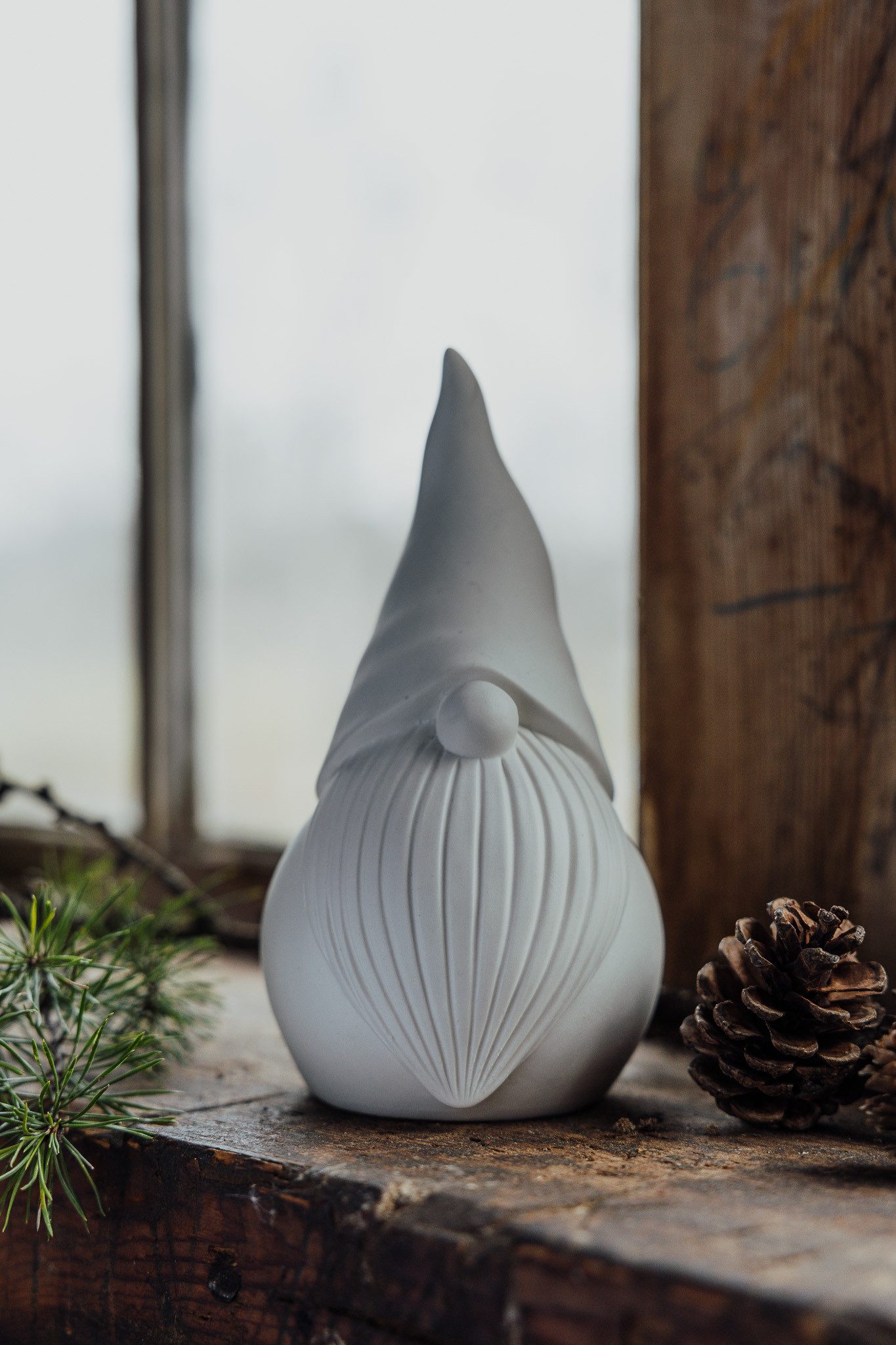 Storefactory Dekofigur Santa Stig Weihnachtsmann Keramik Weiß, Weihnachtsfigur aus Keramik
