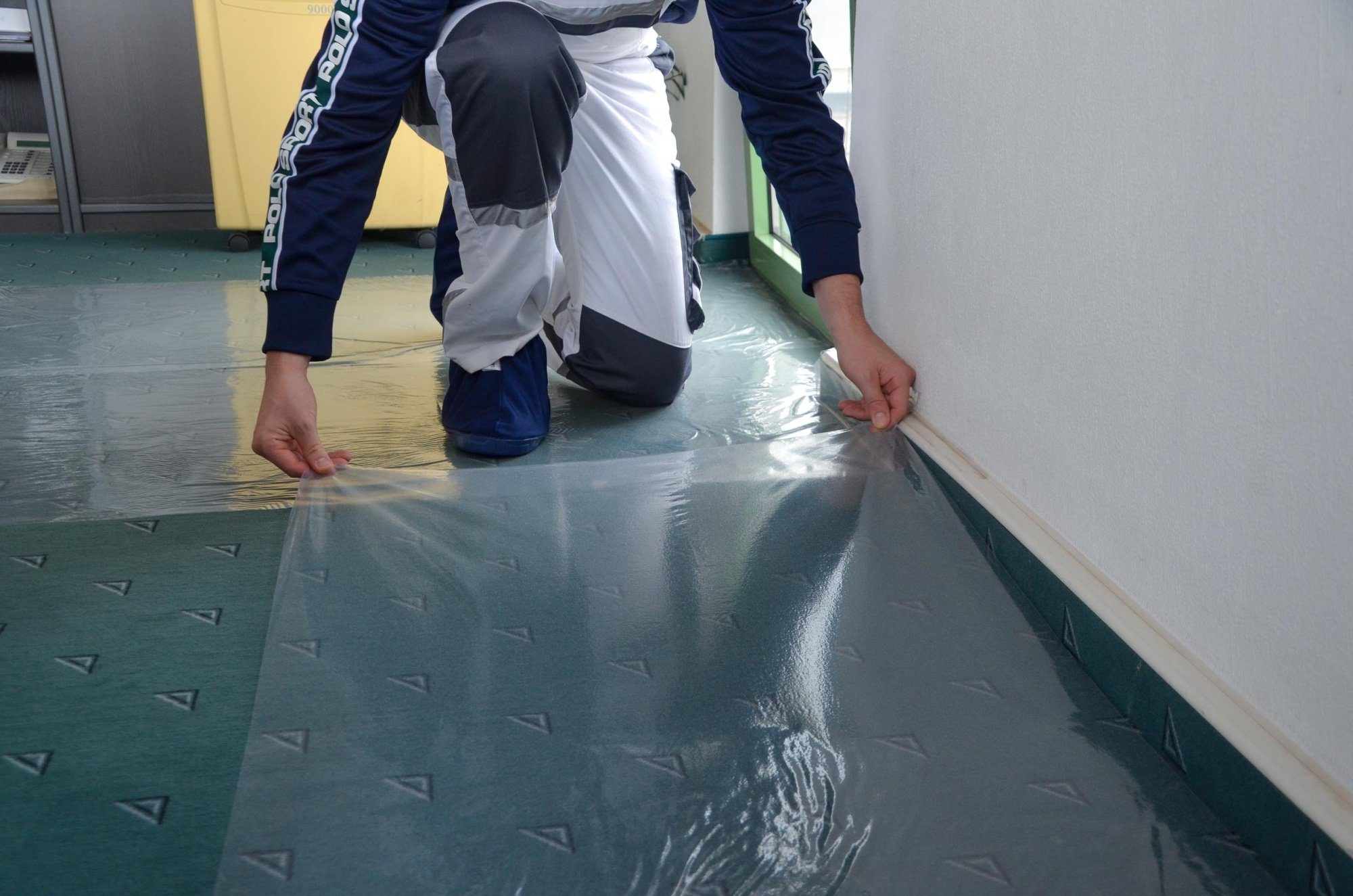 Scorprotect® Malervlies Abdeckfolie selbstklebend Teppichschutzfolie für weiche 60 m x Unterböden m 0,7