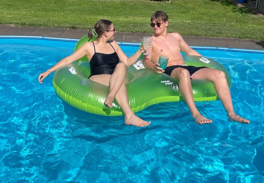 SUMMER WAVES Pool