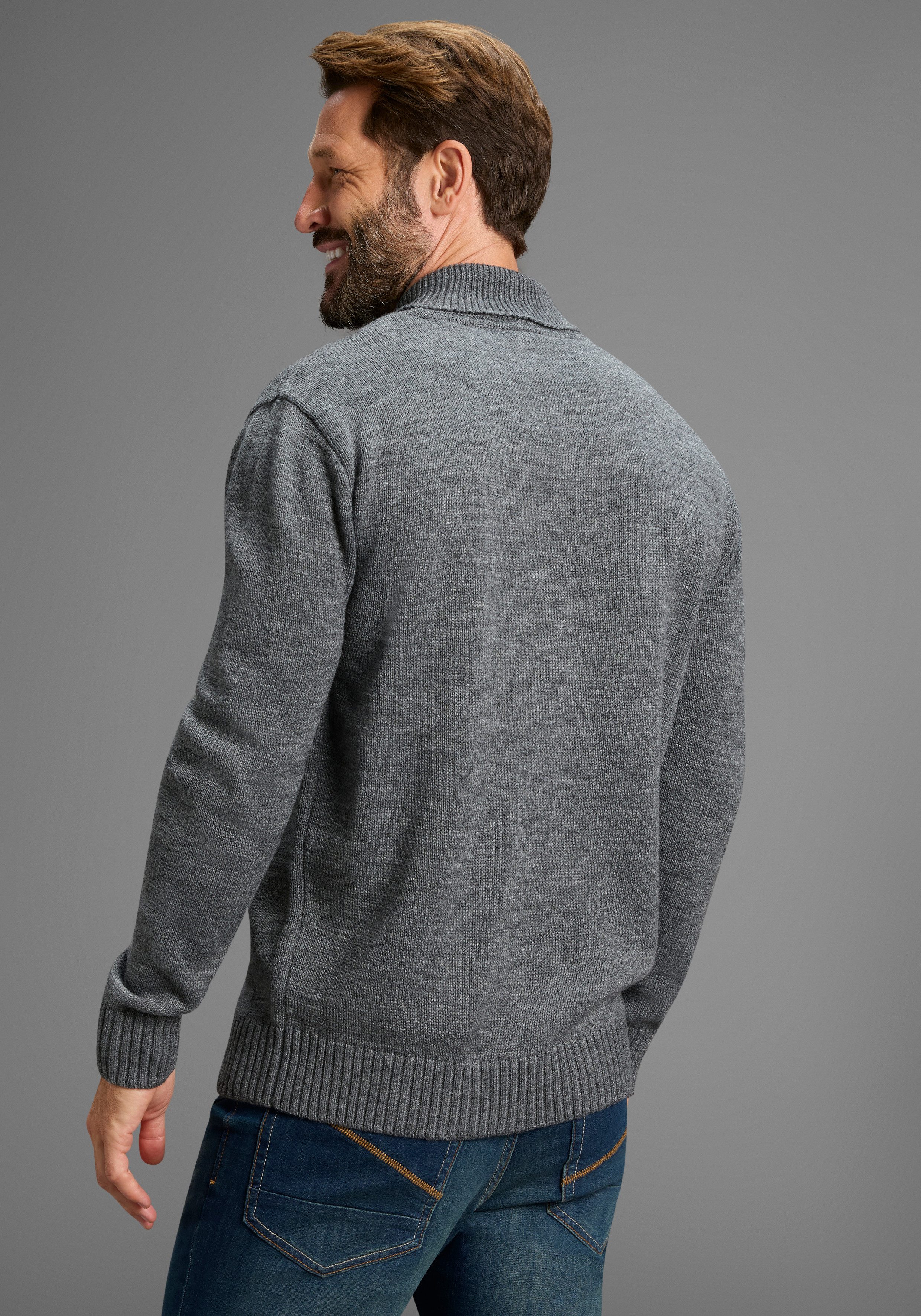 Man's World Schalkragenpullover Neue Kollektion! Ideal für die Überganszeit aus weichem Strickmaterial, mit Schalkragen, Regular Fit, Langarm. € 39,99, (€ 39,99 pro 1 Stk).