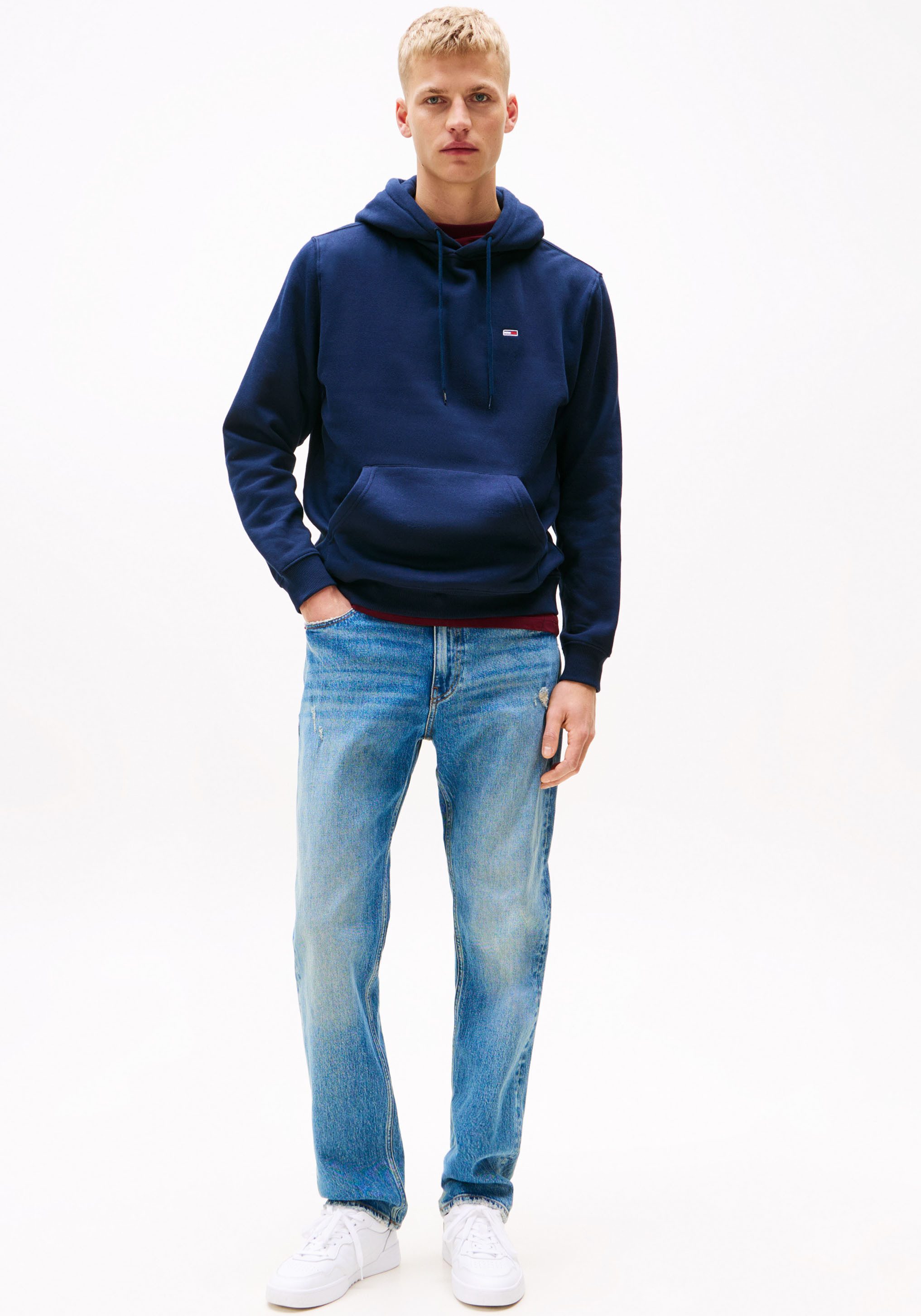 Tommy Jeans Hoodie TJM REGULAR FLAG mit bestickten Markenlogo auf Brusthöhe