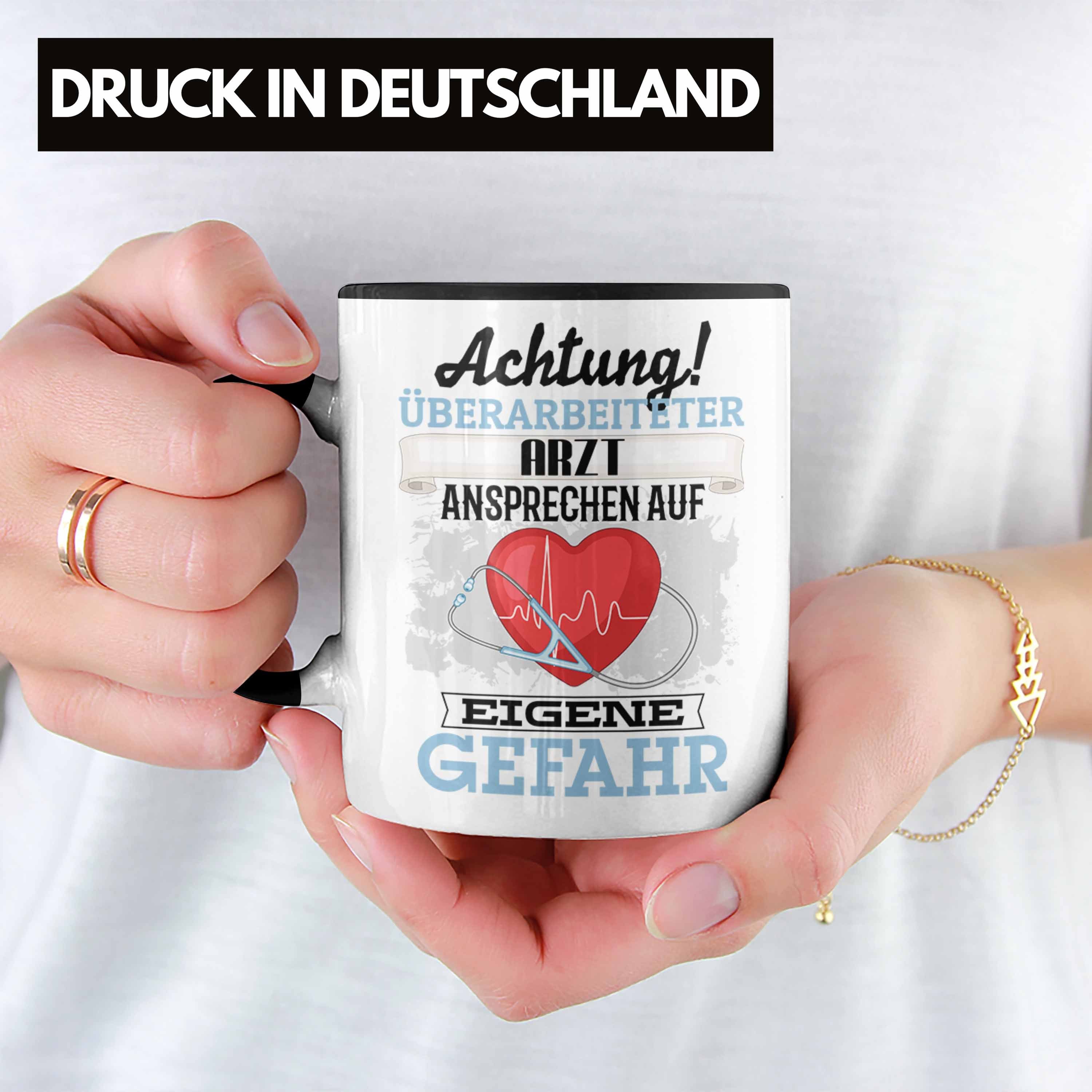 Tasse Schwarz Tasse Kaffeebecher für Arzt Arzt Geschenkidee Spruch Geschenk Trendation Lustiger