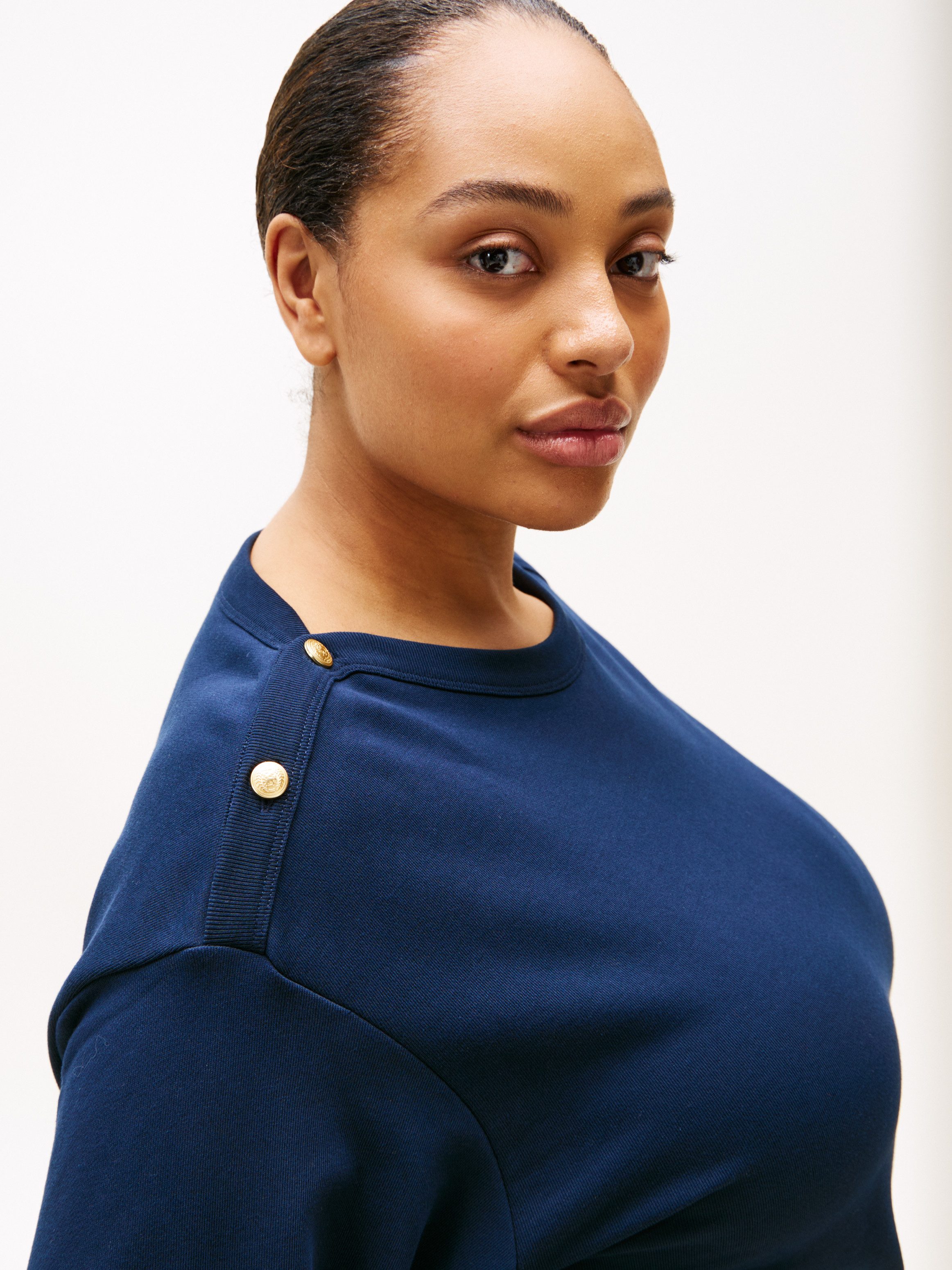 Tommy Hilfiger Curve Sweatshirt CRV GOLD BTN BOAT-NK SWTSHRT in Großen Größ günstig online kaufen