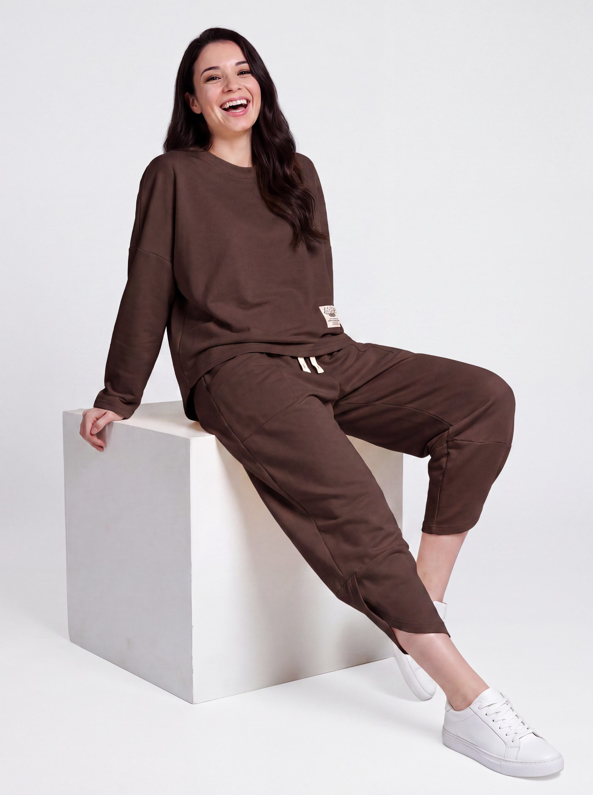 PEKIVESSA Jogginganzug Oversized Jersey-Sweatanzug Set mit 7/8-Hose (2-tlg), dicker, leicht glänzender Jersey-Stoff – Bild 4 von 5