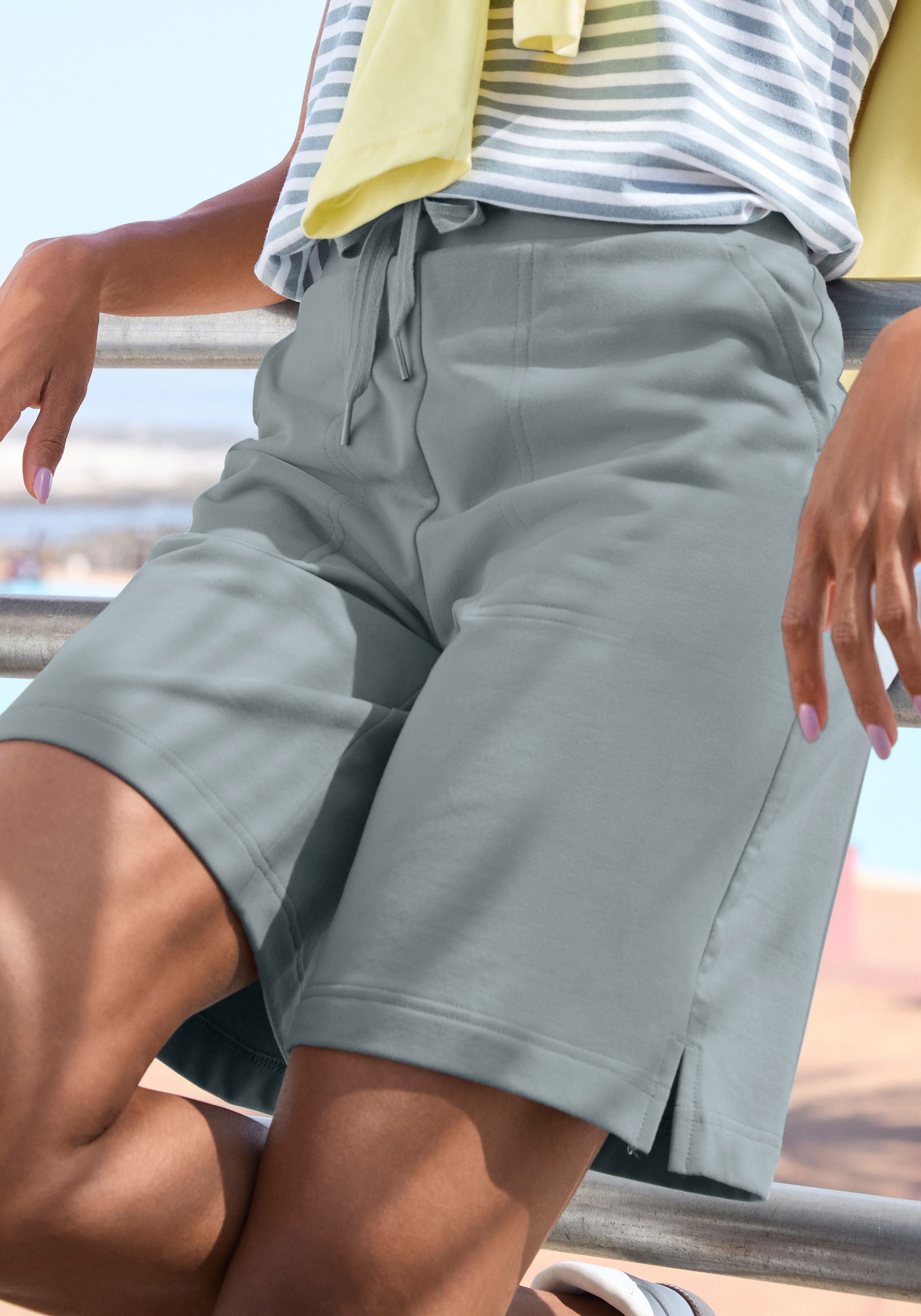 Elbsand Sweatshorts Vivi mit Logodruck auf der Gesäßtasche