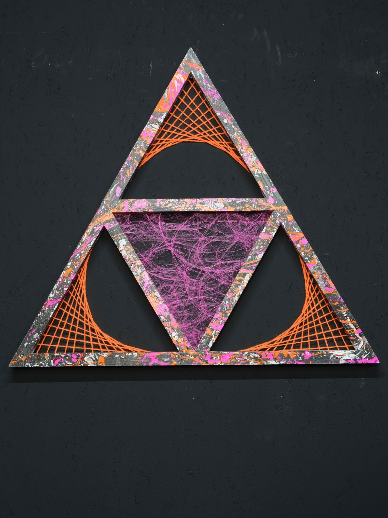 PSYWORK Dekoobjekt Schwarzlicht StringArt Mind Change "Dark Psy Orange Triangle", 65cm, UV-aktiv, leuchtet unter Schwarzlicht
