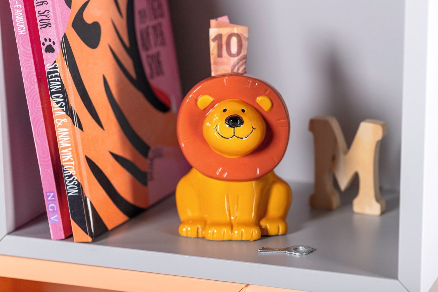 LEONARDO Spardose Bambini, (Packung, Figurales), Löwe, Maße: 12,8 x 9,3 x 9,2 cm (HxBxT)