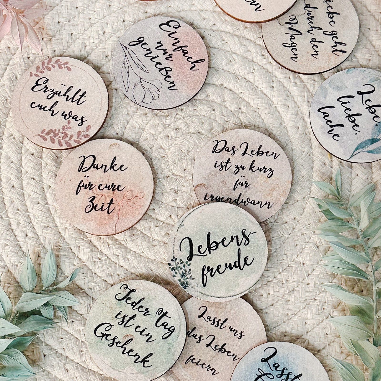 Logbuch-Verlag Dekofigur 24 Glückssteine aus Holz - Pastell Hygge Ø 4 cm günstig online kaufen