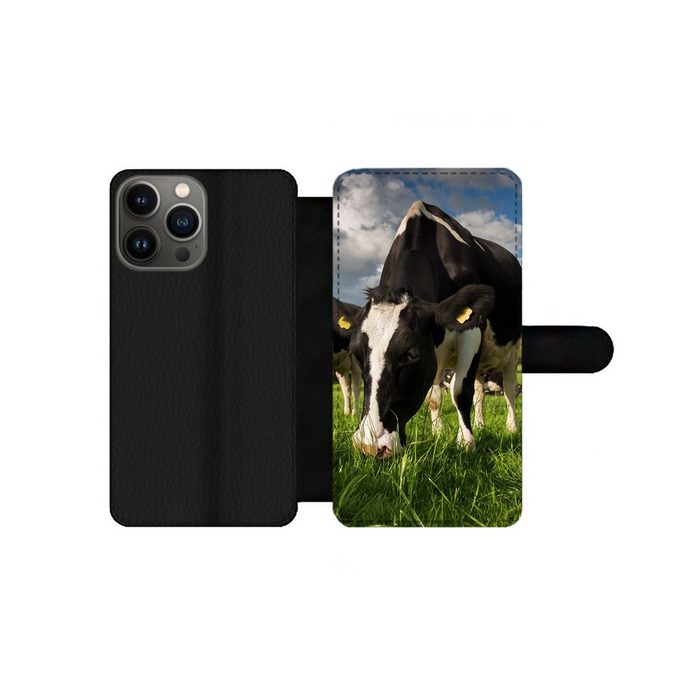 MuchoWow Handyhülle Kühe - Tiere - Gras - Wiese - Bauernhof Handyhülle Telefonhülle Apple iPhone 13 Pro Max