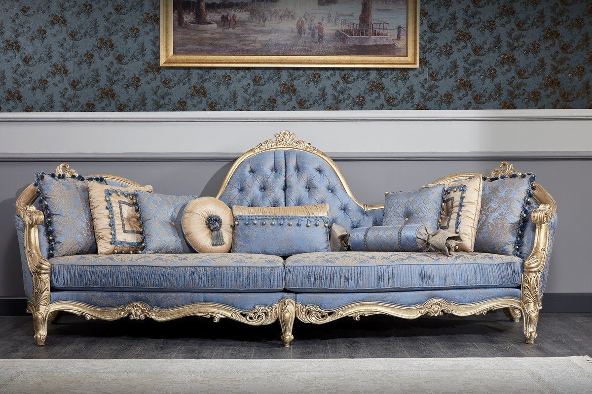 Casa Padrino Chesterfield-Sofa Luxus Barock Chesterfield Sofa Hellblau / Antik Gold 300 x 90 x H. 119 cm - Prunkvolles Barock Wohnzimmer Sofa - Barockmöbel