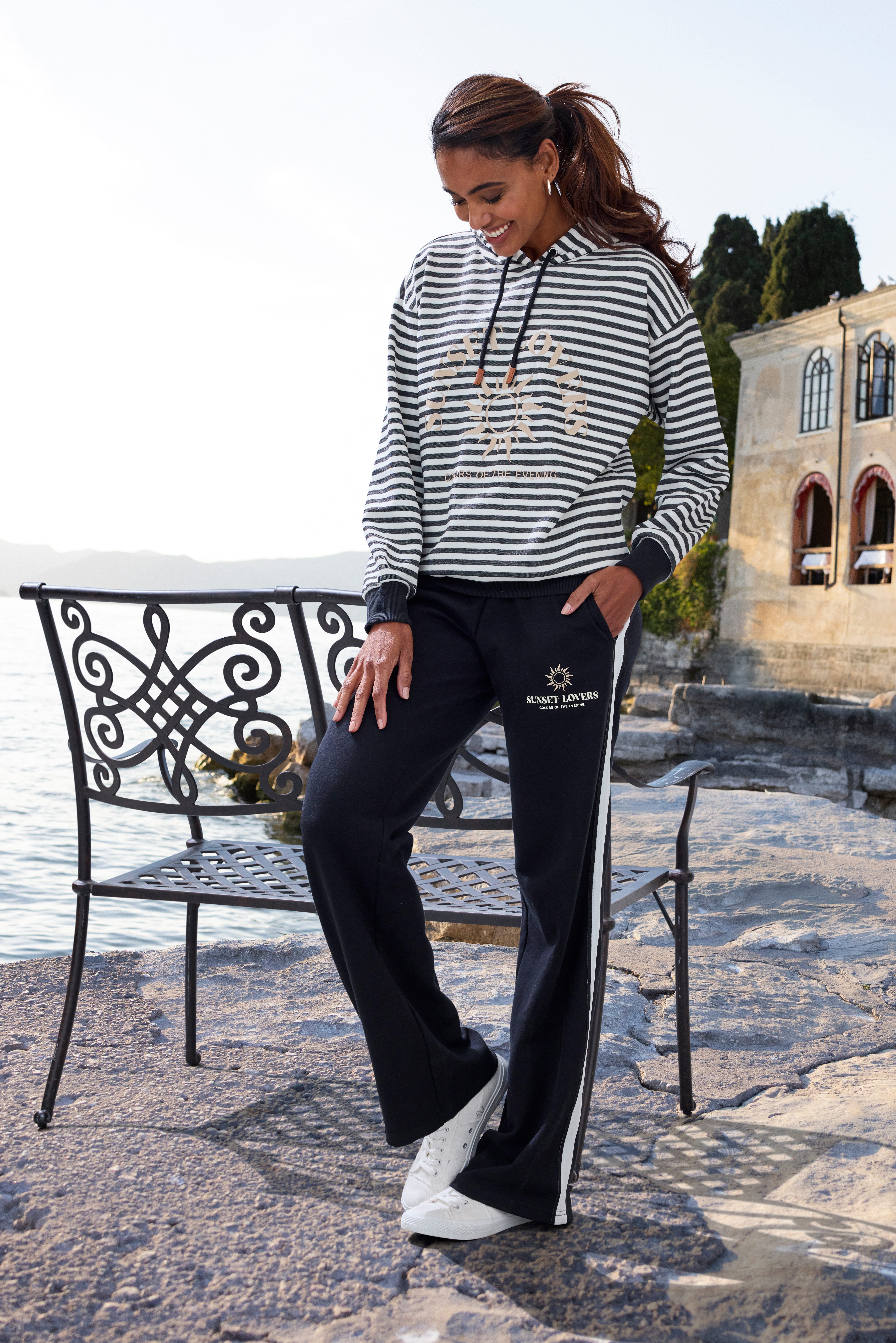 H.I.S Loungehose aus weicher Sweatware mit Seitenstreifen, Loungewear