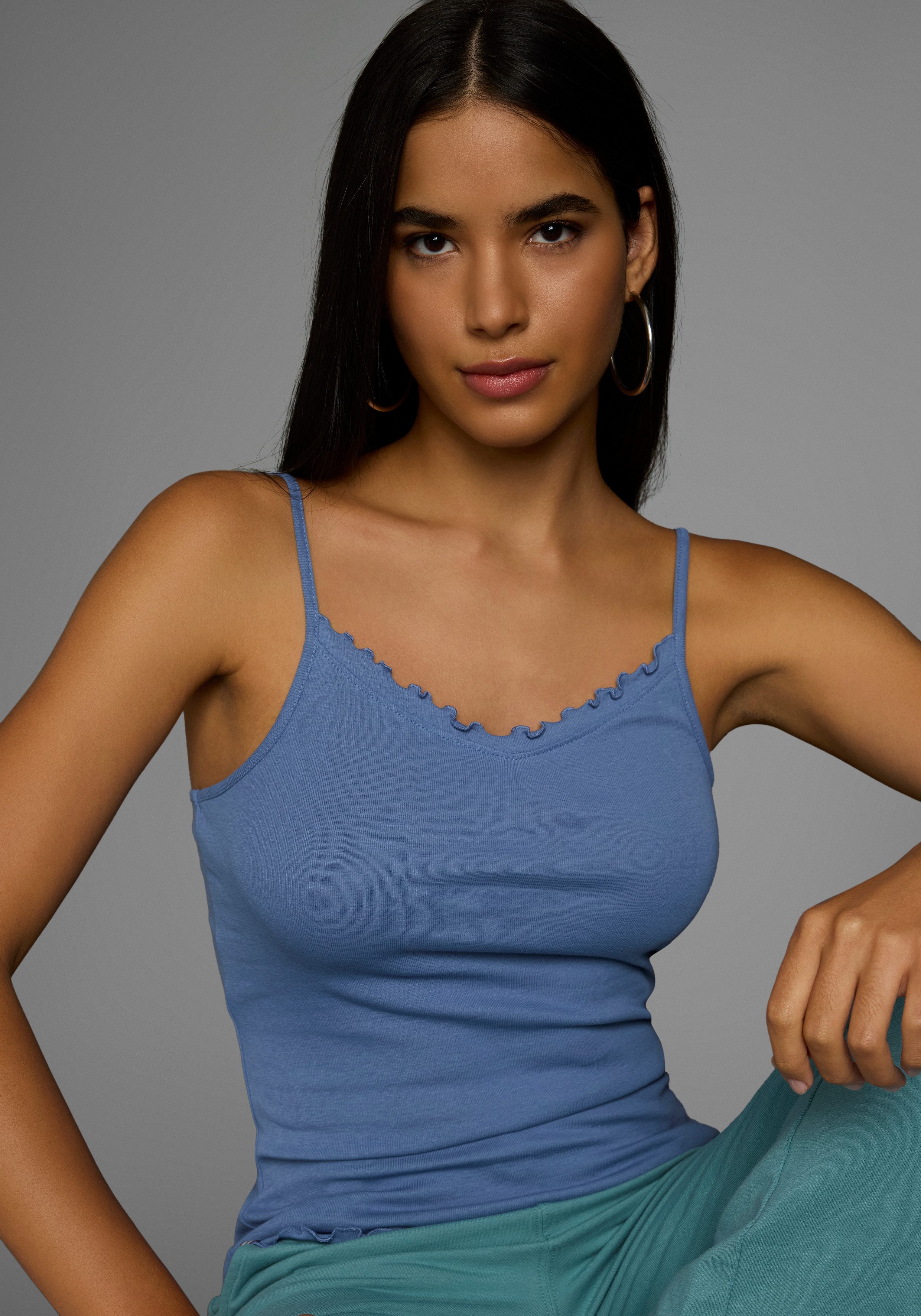 KangaROOS Spaghettitop (Packung, 3-tlg) mit verspielter Rollsaumkante