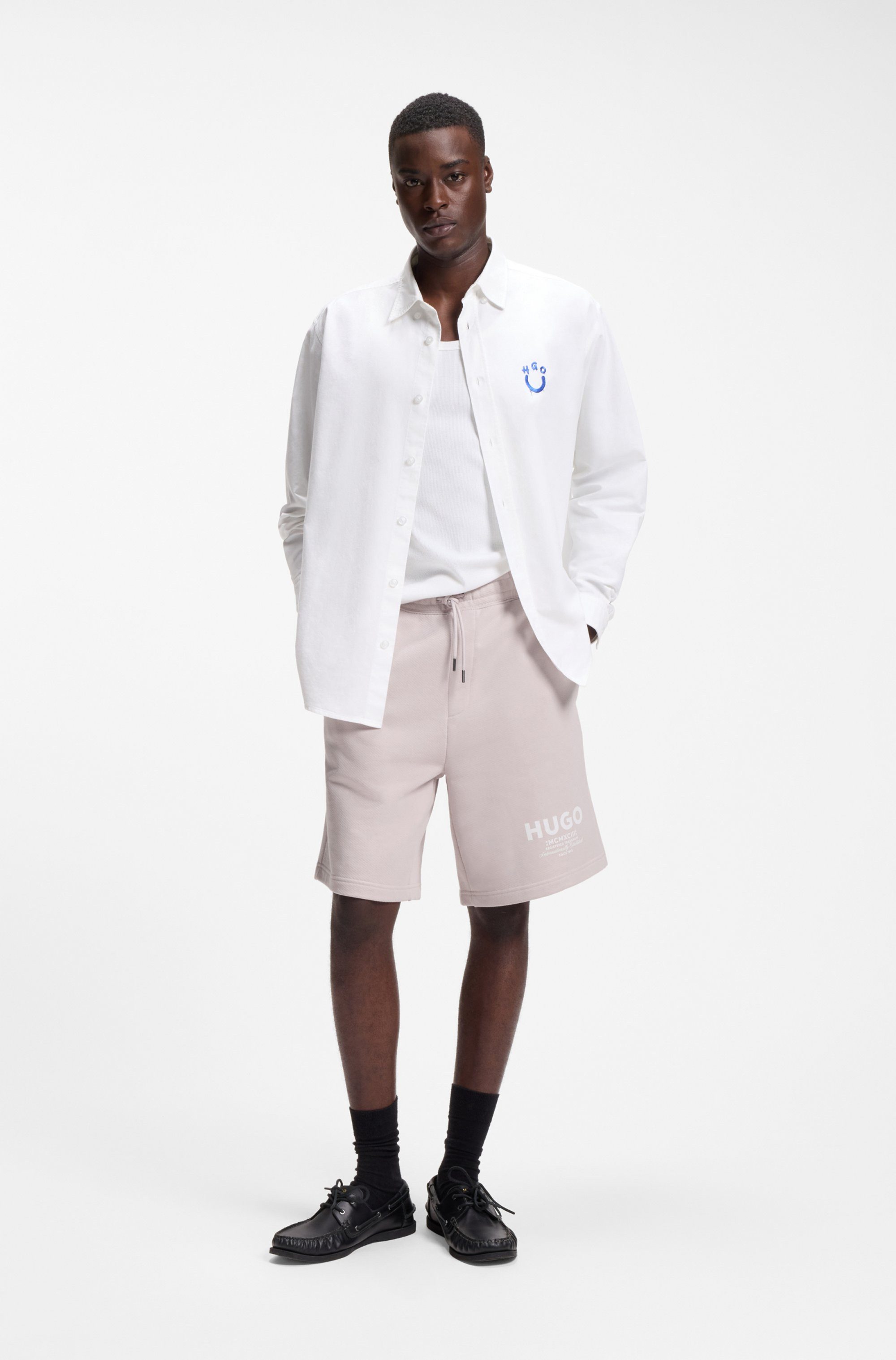 HUGO Sweatshorts Nomario mit großem Druck