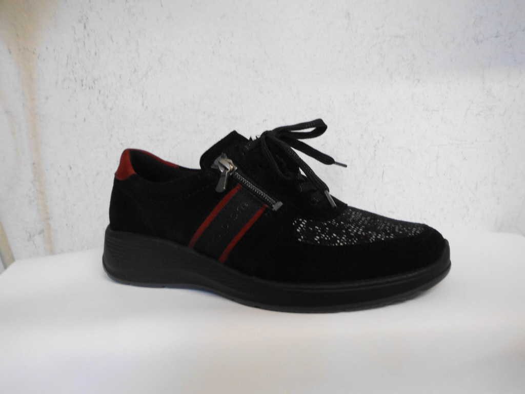 Schnürschuh