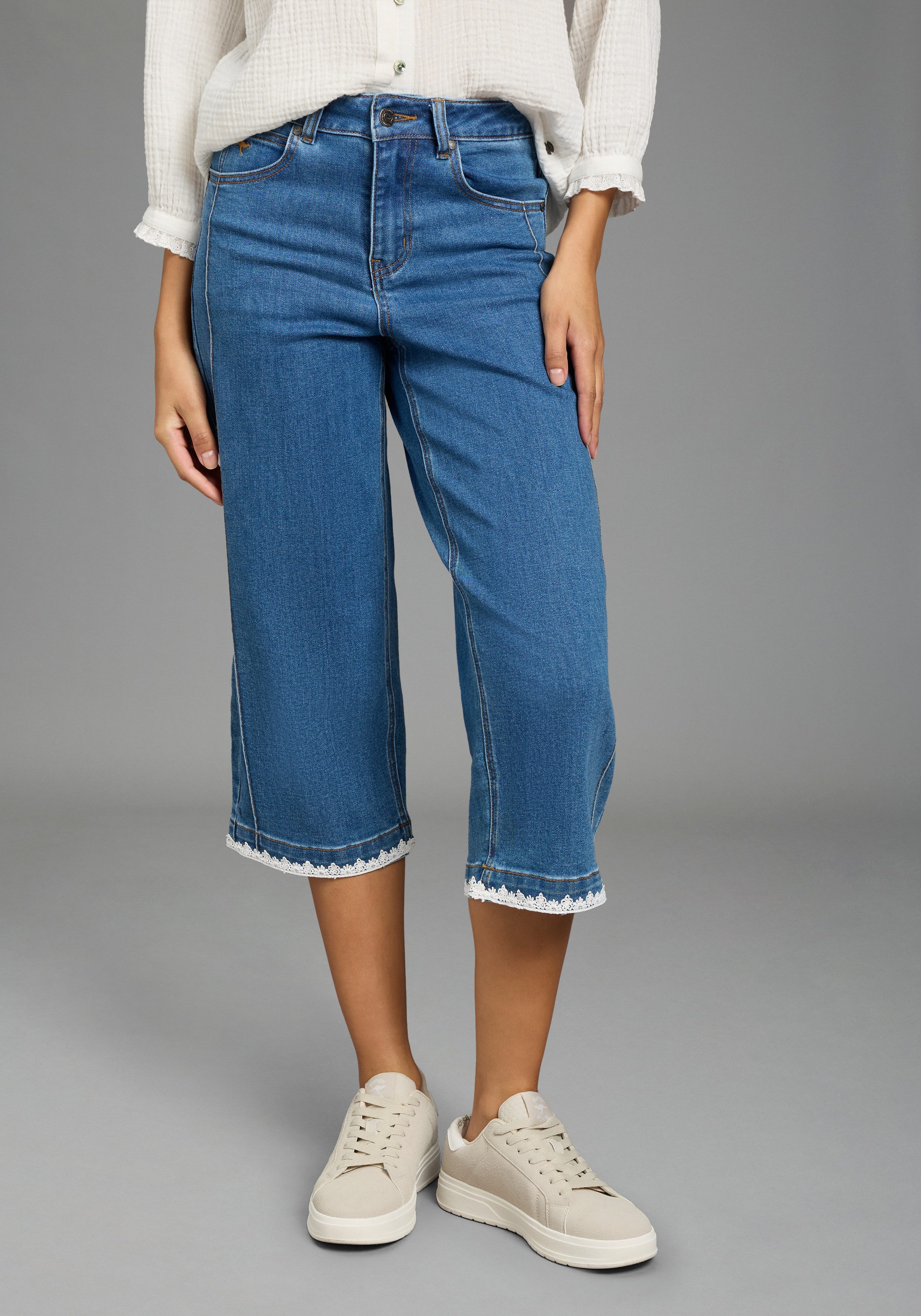 KangaROOS Comfort-fit-Jeans mit Eingrifftaschen, Gesäßtaschen und Coinpocket, in 3/4-Länge