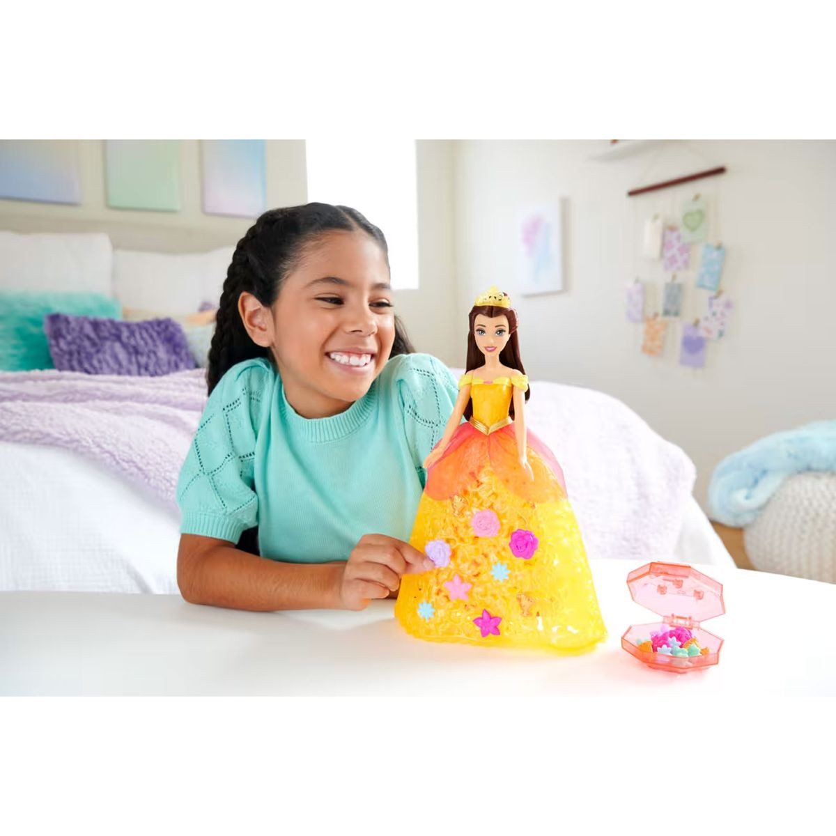 Mattel® Stehpuppe Mattel HWB41 - Disney Princess - Belle Puppe mit Charms, Flower Fashio