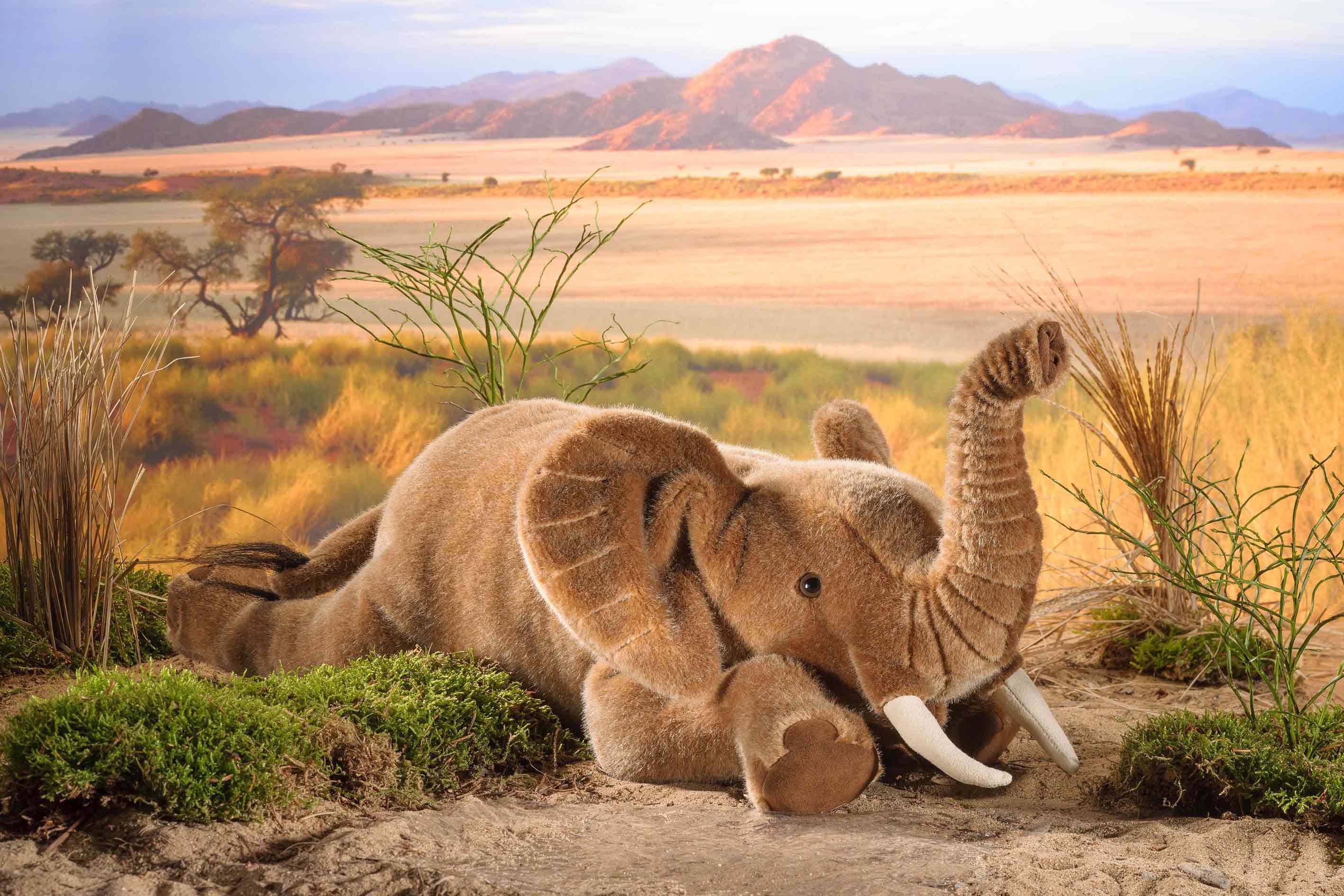 Kuscheltier Kösen Elefant liegend 55 cm Stofftier