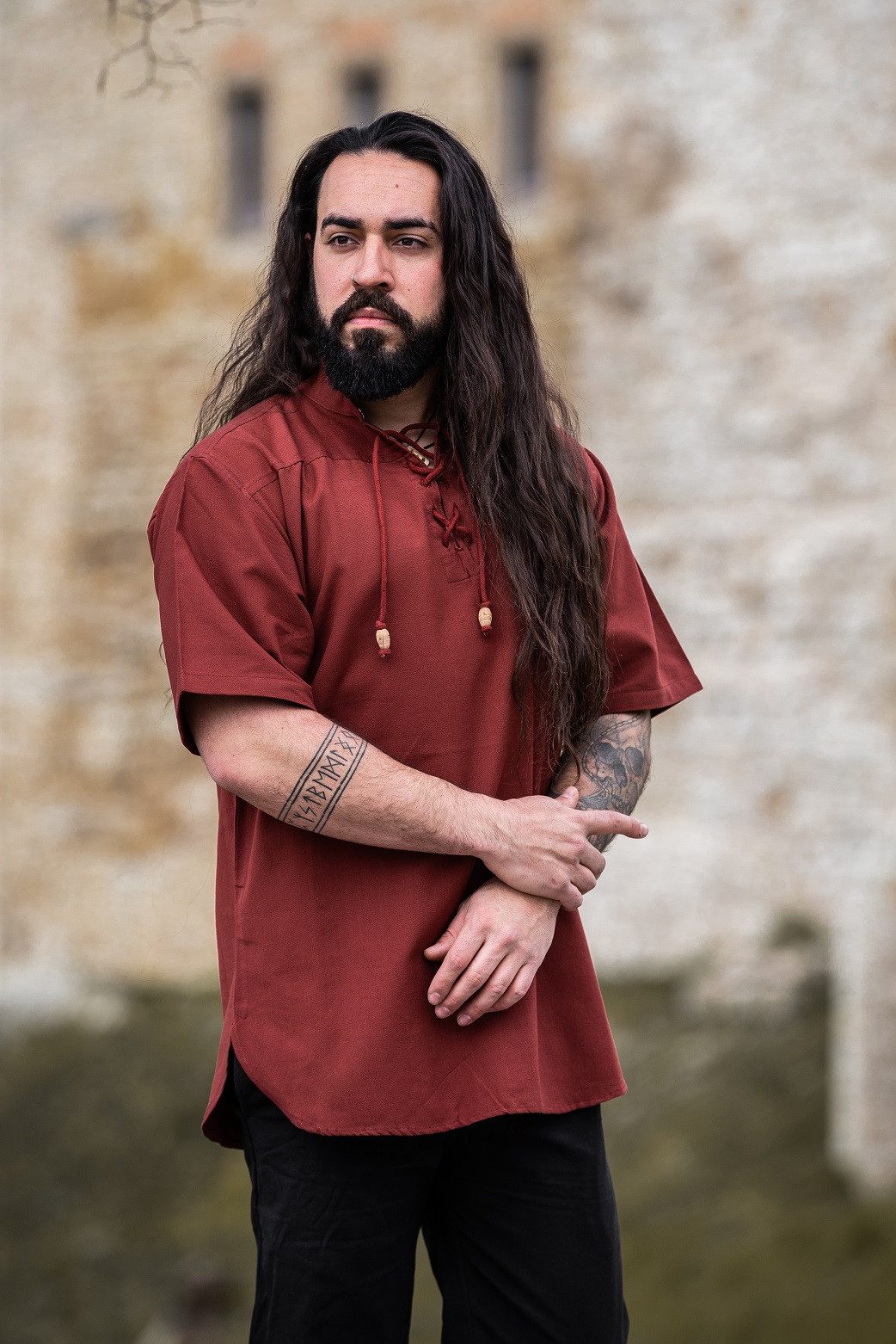 Leonardo Carbone Wikinger-Kostüm Kurzarmhemd "Eric" mit Stehkragen, Schnürung, Holzknöpfe