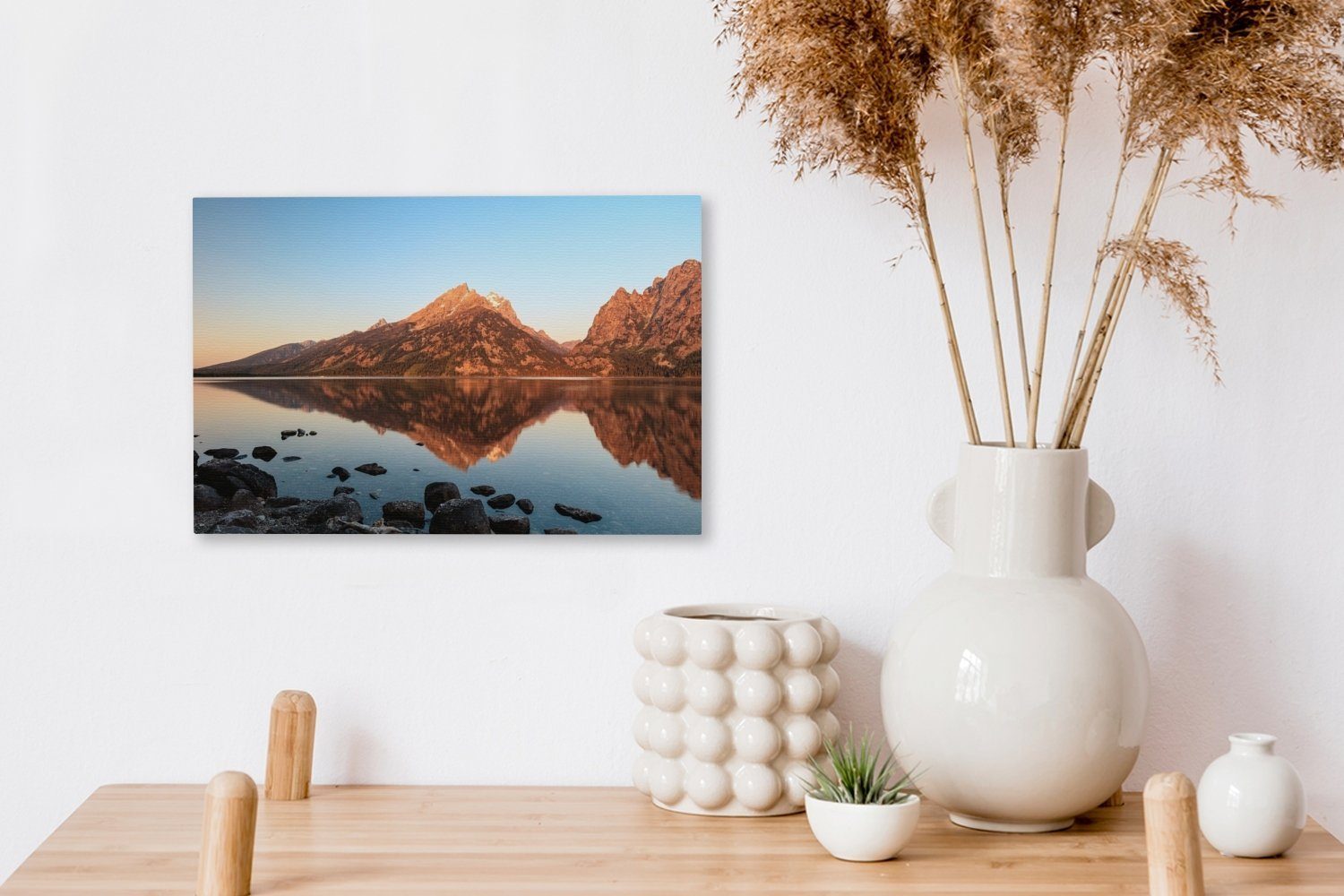 OneMillionCanvasses® Leinwandbild Morgenlicht St), den Sees, Mountains in Leinwandbilder, am (1 Wandbild Teton 30x20 ruhigen Wanddeko, Aufhängefertig, eines cm Rande