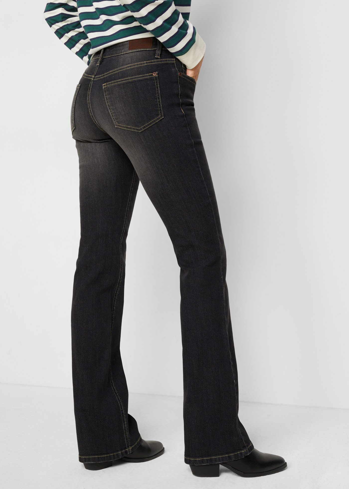 bonprix Bootcut-Jeans Slim Fit Passform, aus Baumwollmischung mit Stretch-Anteil