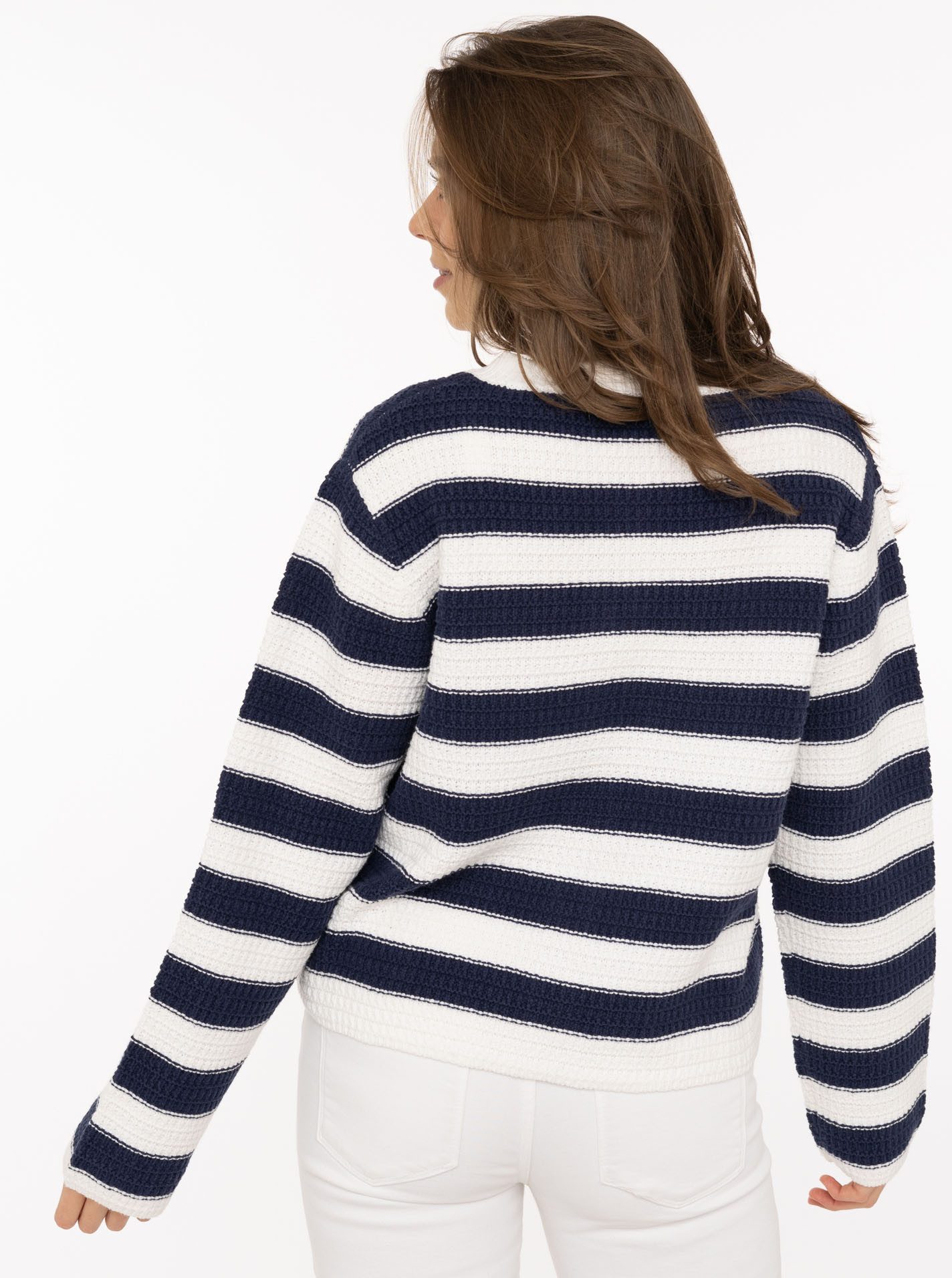 Zwillingsherz Strickjacke mit Lochstrickmuster und Knöpfen
