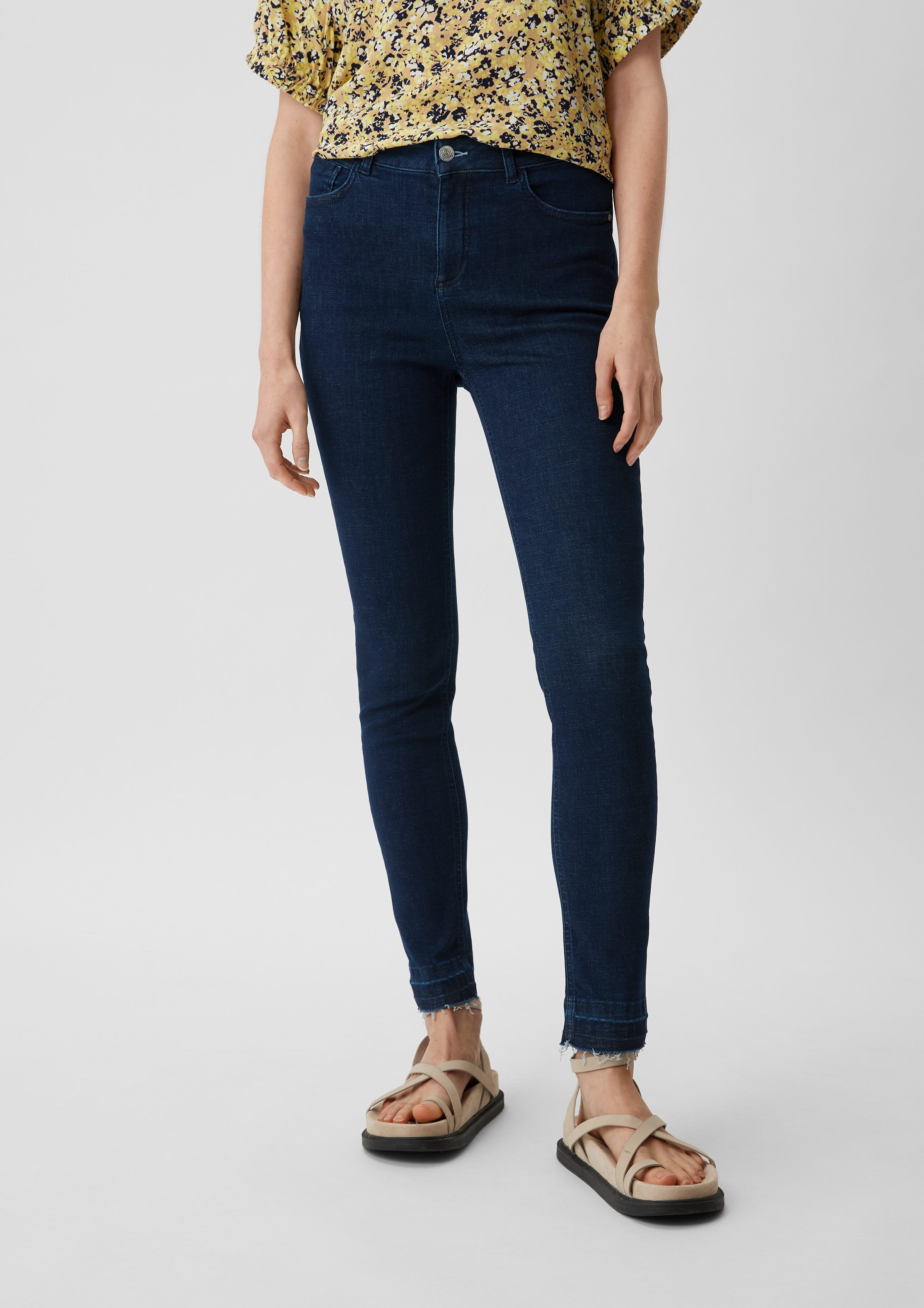 identity Jeans comma casual 5-Pocket-Jeans ausgefranstem Skinny: Waschung Saum mit