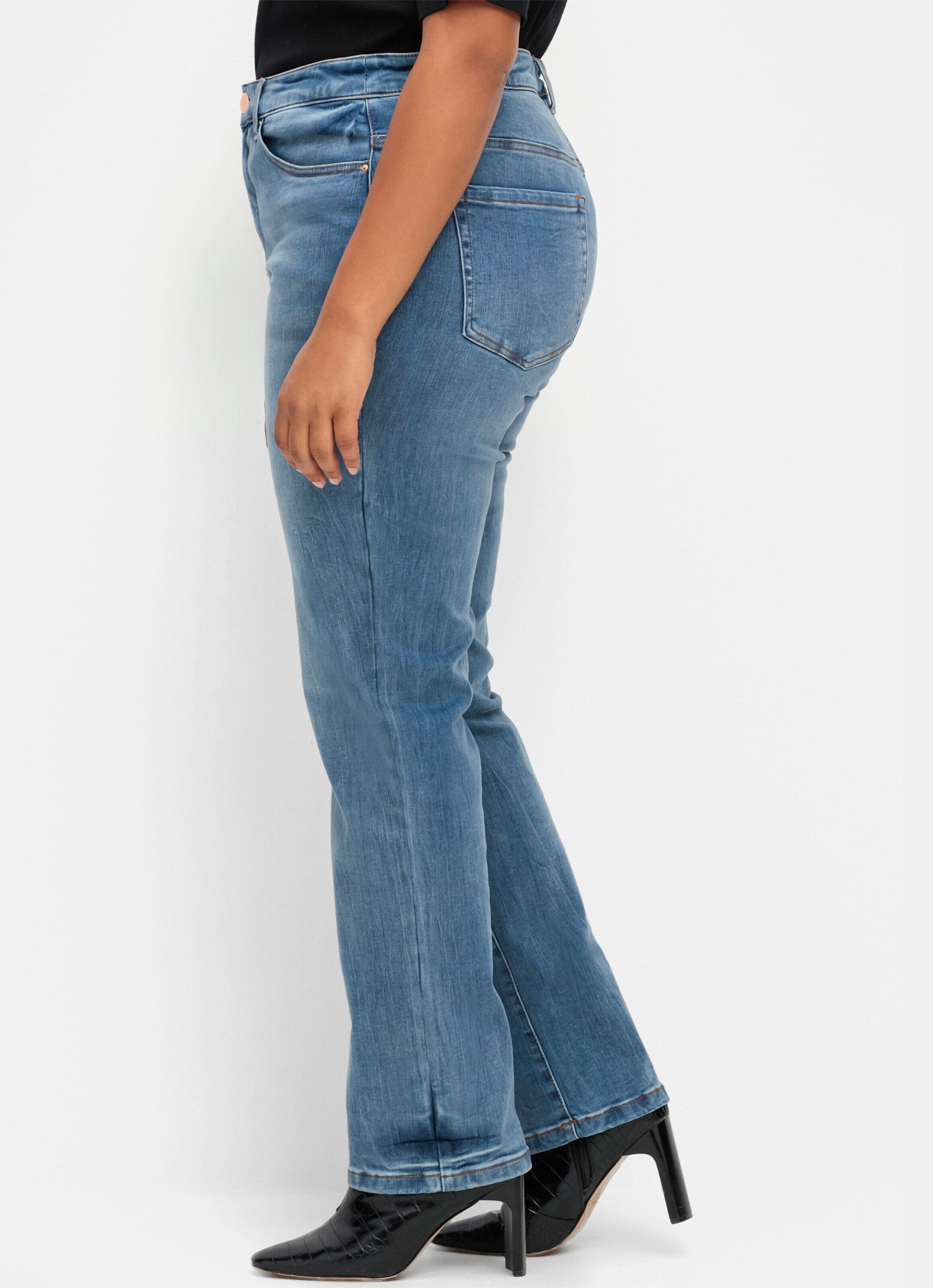 Sheego Bequeme Jeans Jeans komfortabel mit Bodyforming-Effekt – Bild 3 von 5