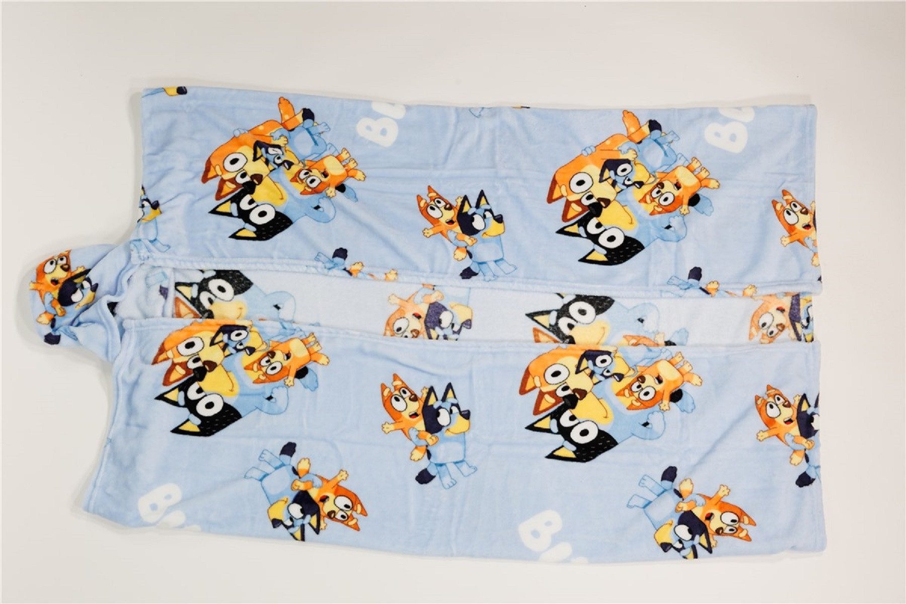 Wohndecke Kuscheldecken-Set 120x150 cm Flauschige Decke & Warme Kapuze, Bluey