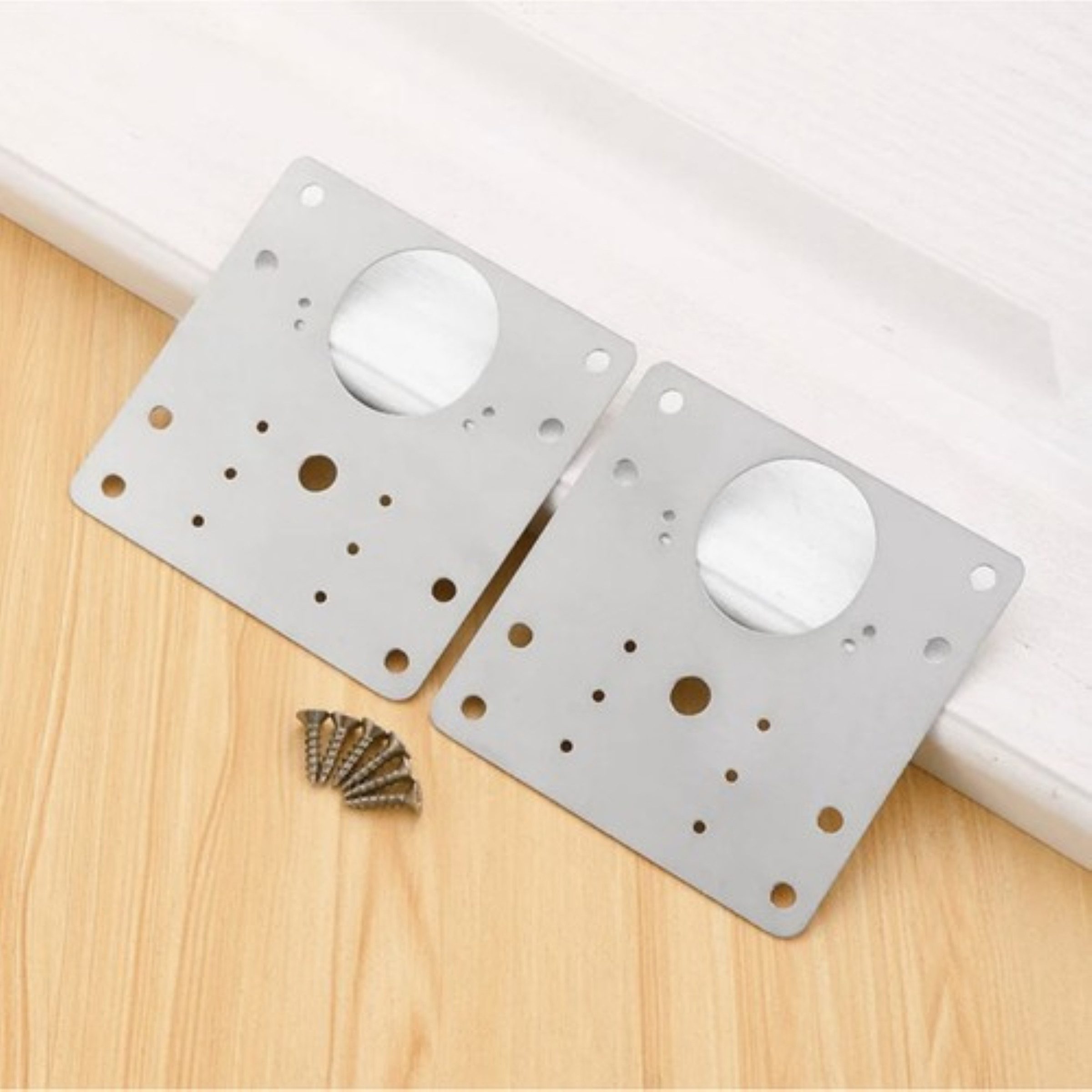 MALATEC Reparatur-Set Reparaturplatten Set für Möbelscharniere aus Metall 4 Stück, Möbelreparatur Set für Scharniere mit Metallplatten und Schrauben, 28-St., 4x Reparaturplatten aus Metall mit Schrauben zur Scharnierbefestigung, Metall-Reparaturplatten universell für links- und rechtsschlagend