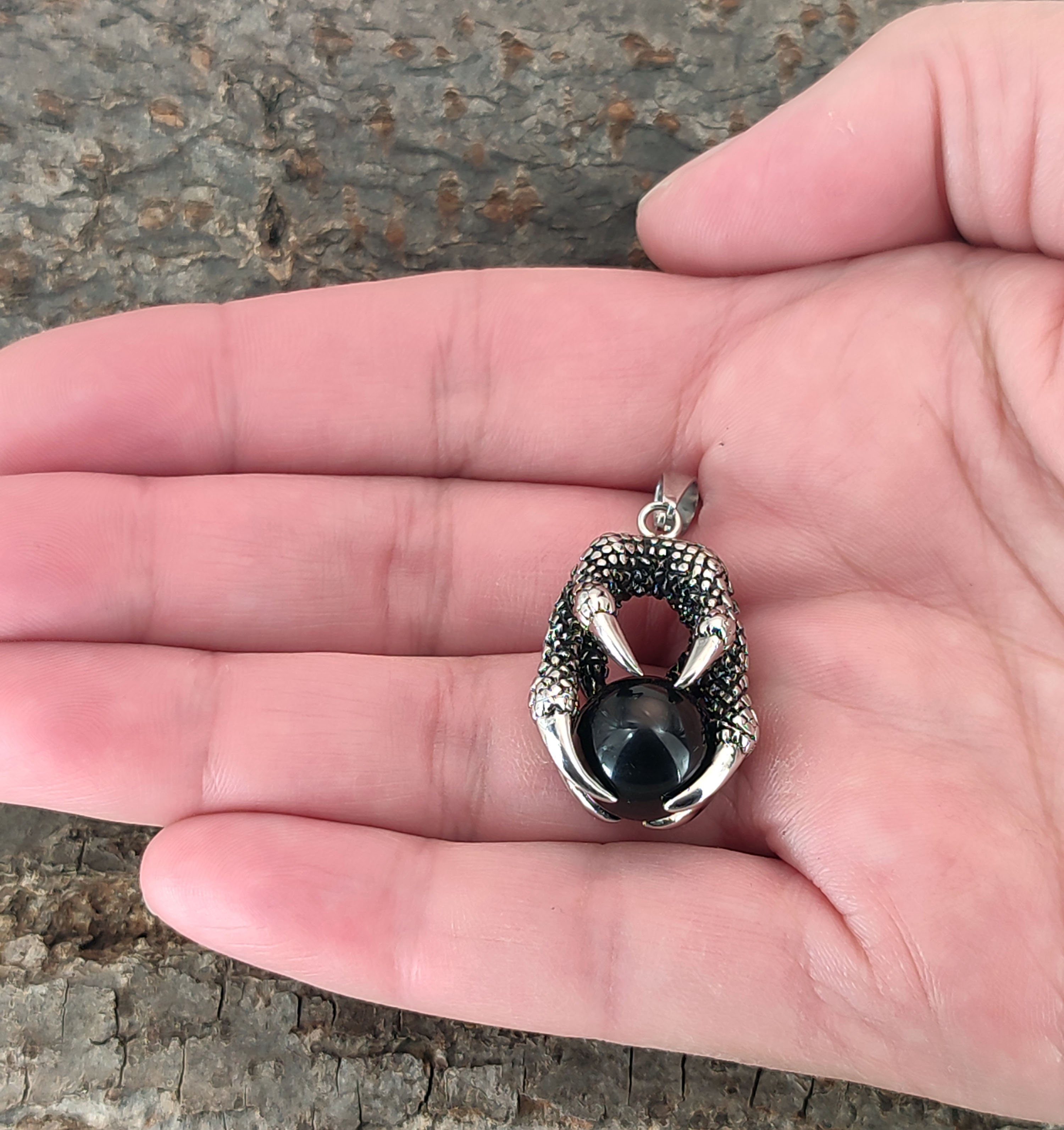 Kiss of Leather Kettenanhänger Drachen Kralle aus Edelstahl Drachenkralle Kugel