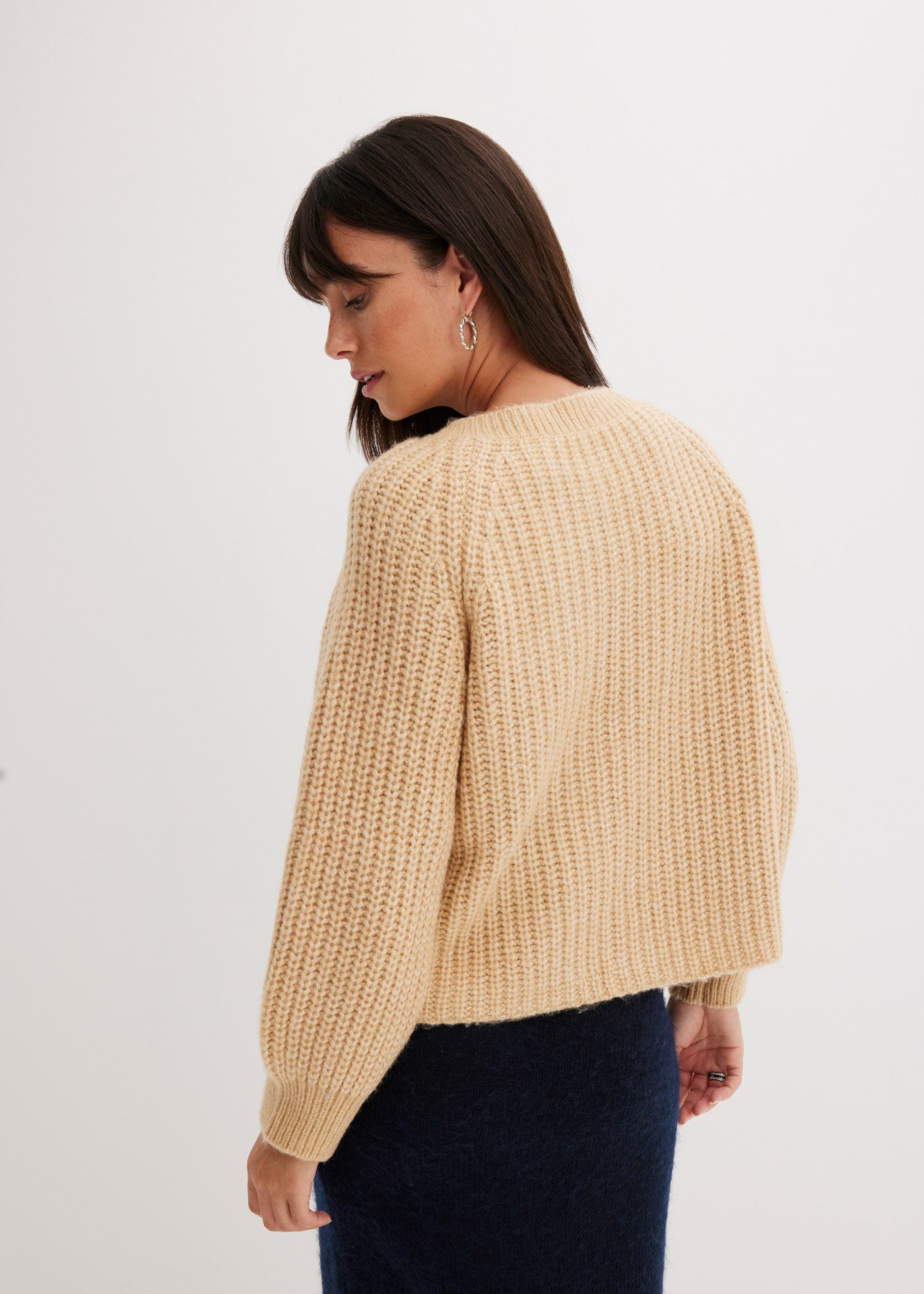 bonprix Strickjacke Oversize-Schnitt, lockere Passform, modischer Stil, mit Knopfleiste