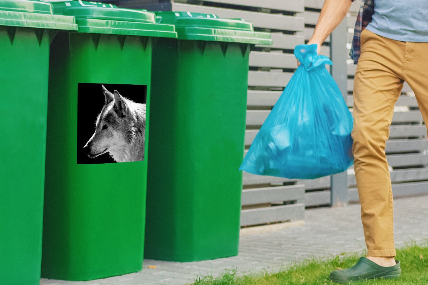 Mülleimer-aufkleber, Wandsticker St), - Mülltonne, Sticker, Abfalbehälter Wildlife Weiß MuchoWow - Schwarz Container, (1 - Wolf