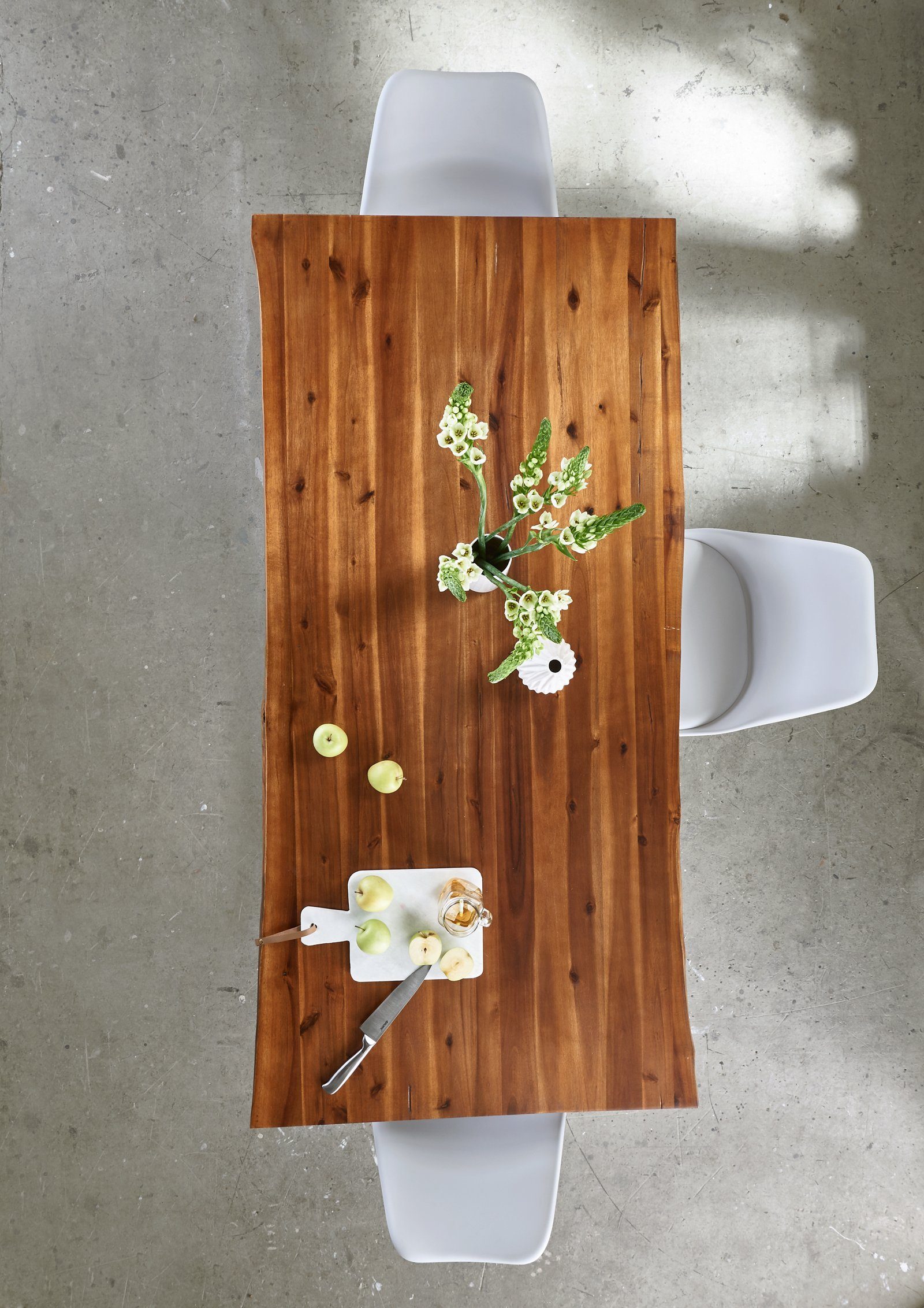 Tischplattenstärke Esra, Baumkantentisch cognacfarben, Akazienholz, 26mm massives Junado®