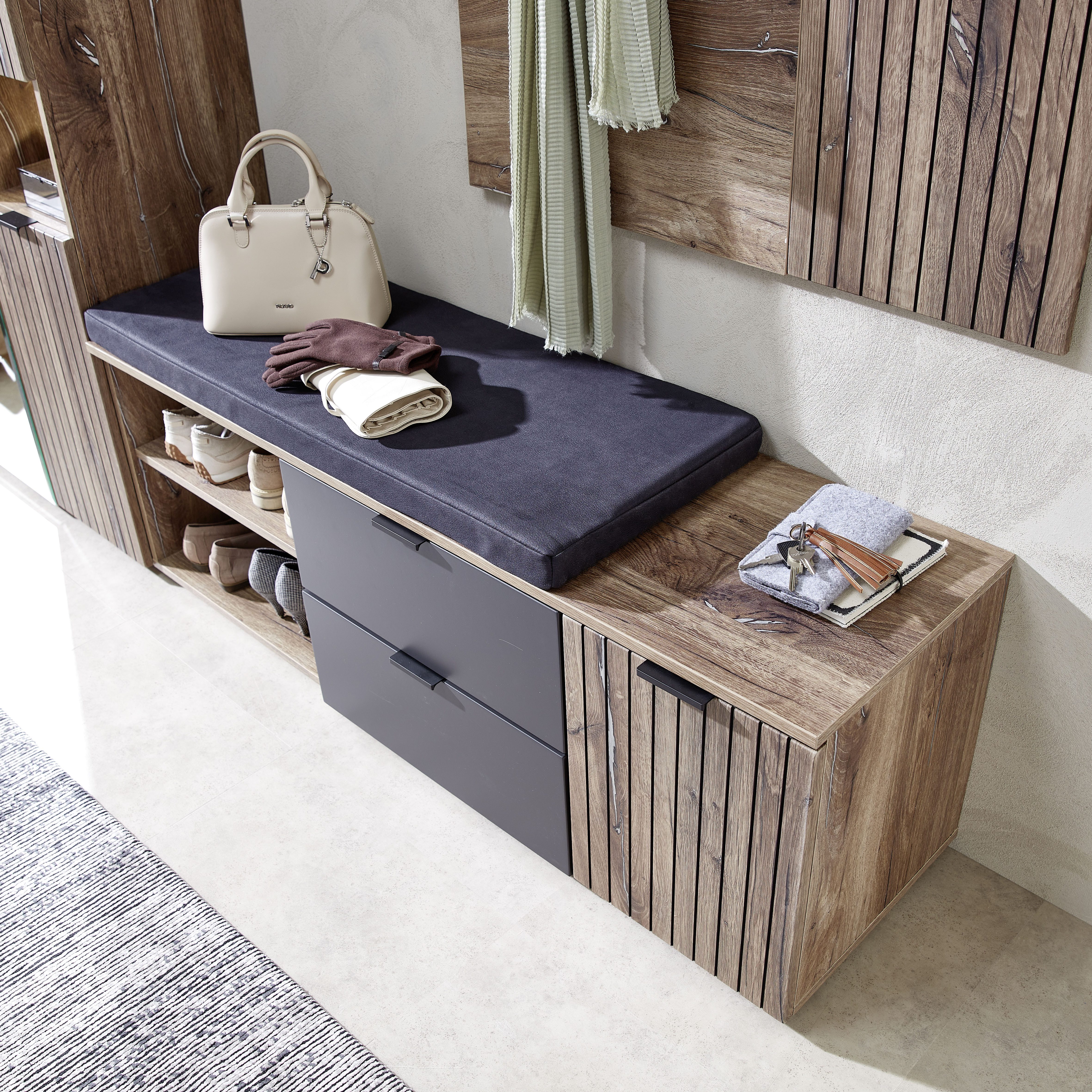 Innostyle Sitzbank Line Schuhbank inkl. Sitzkissen, 134x51x38cm (B/H/T) (1-St), 1 türig, 2 Schubkästen, Sitzkissen, Soft-Close, ABS-Schutzkanten